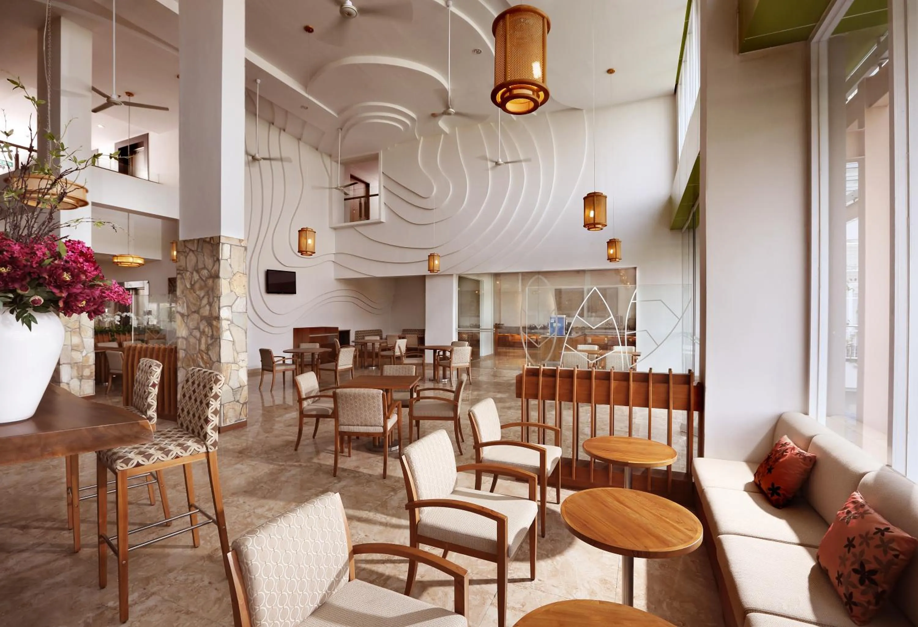 Restaurant/places to eat in Diamond Hotel Kuta Bali