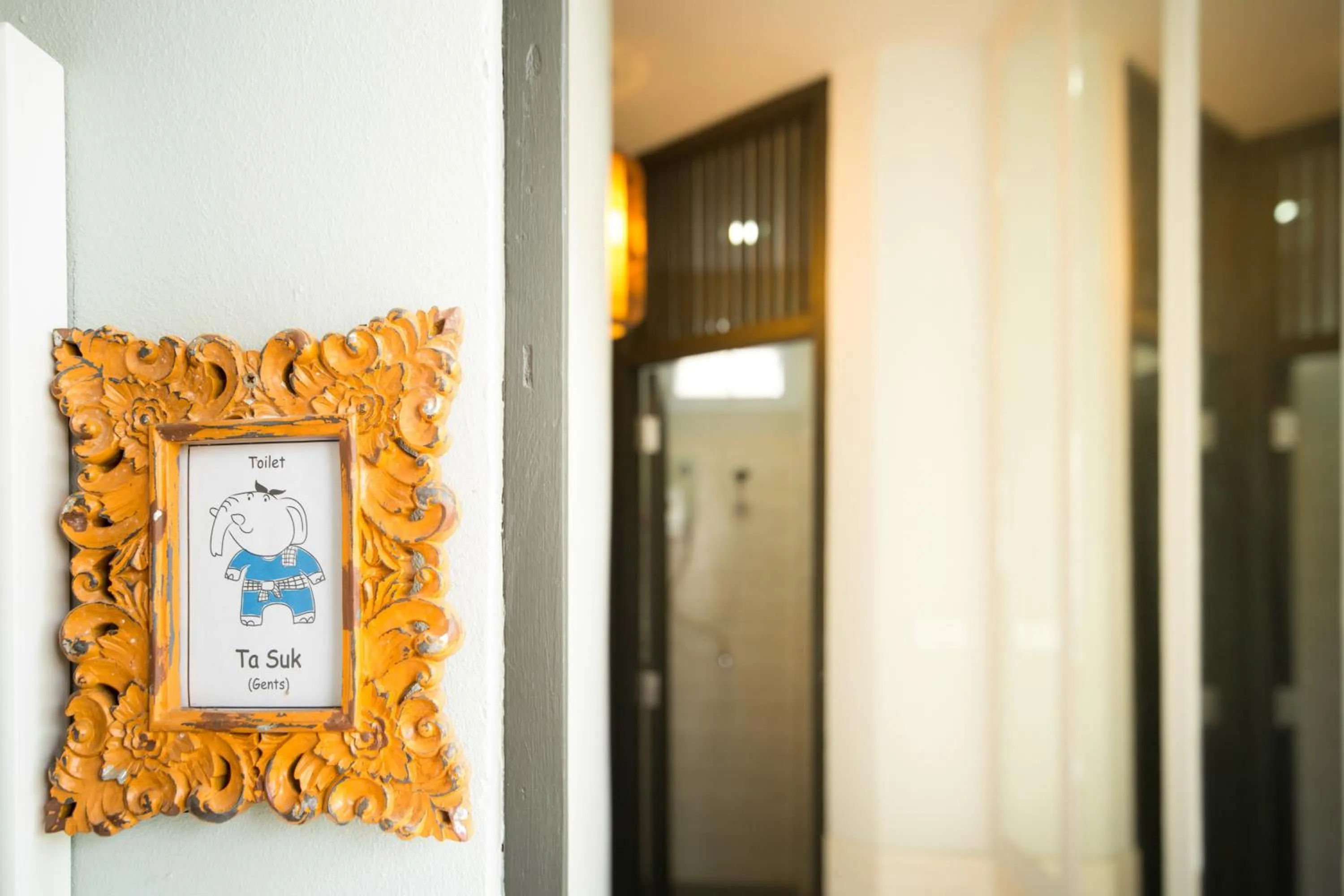 Decorative detail in Dorm of Happiness by Tharaburi Resort