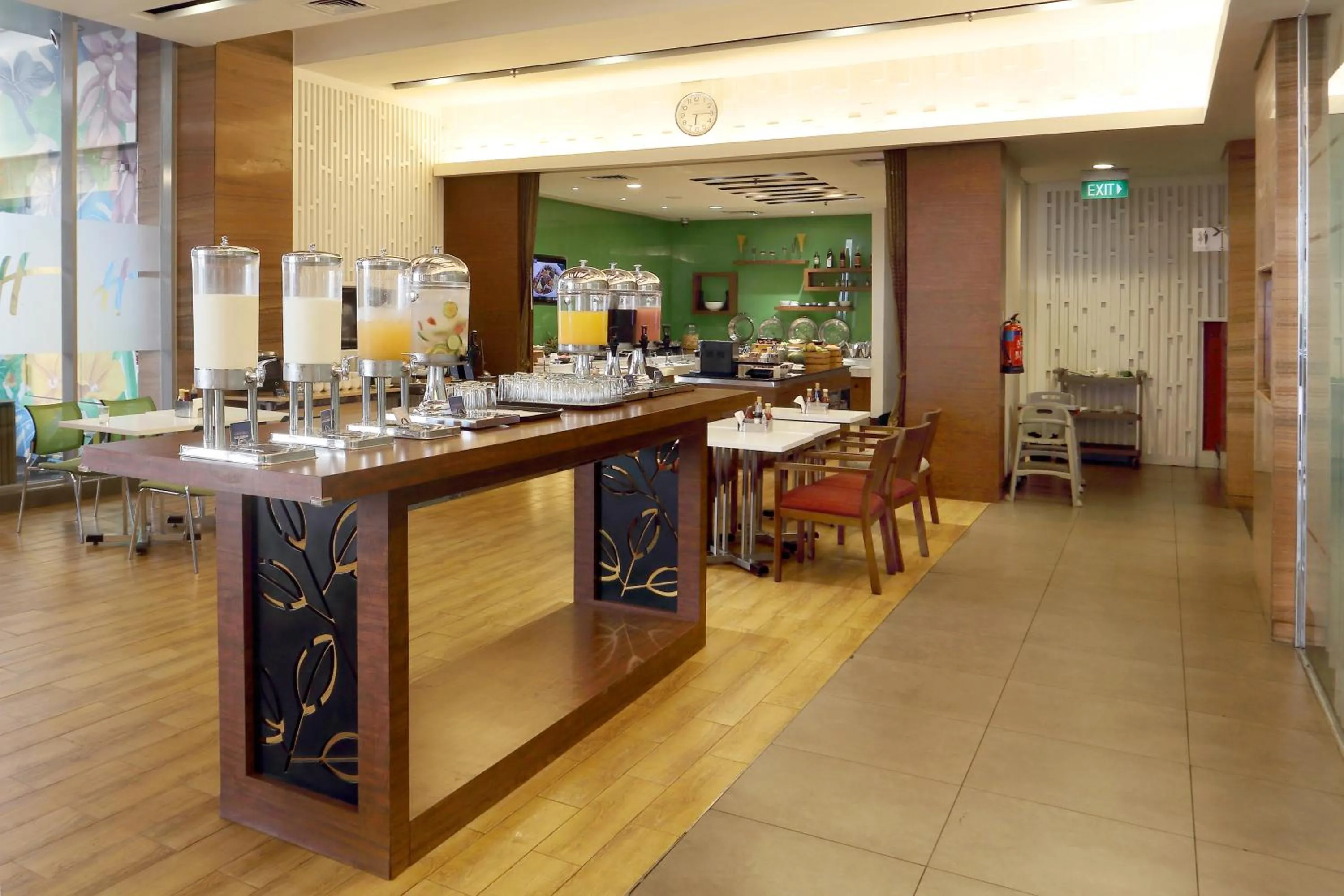 Restaurant/places to eat in Holiday Inn Express Semarang Simpang Lima by IHG