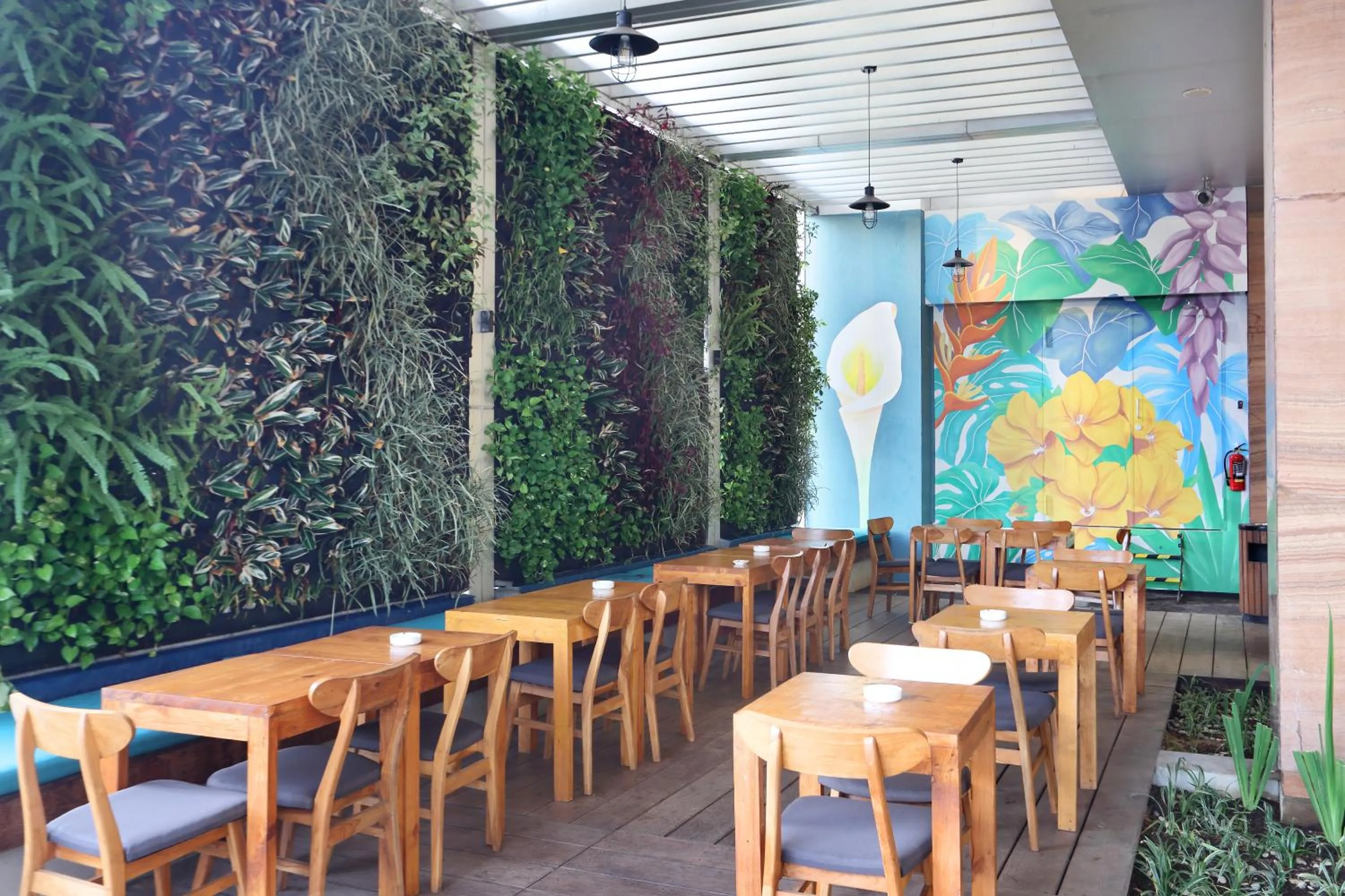 Restaurant/places to eat in Holiday Inn Express Semarang Simpang Lima by IHG