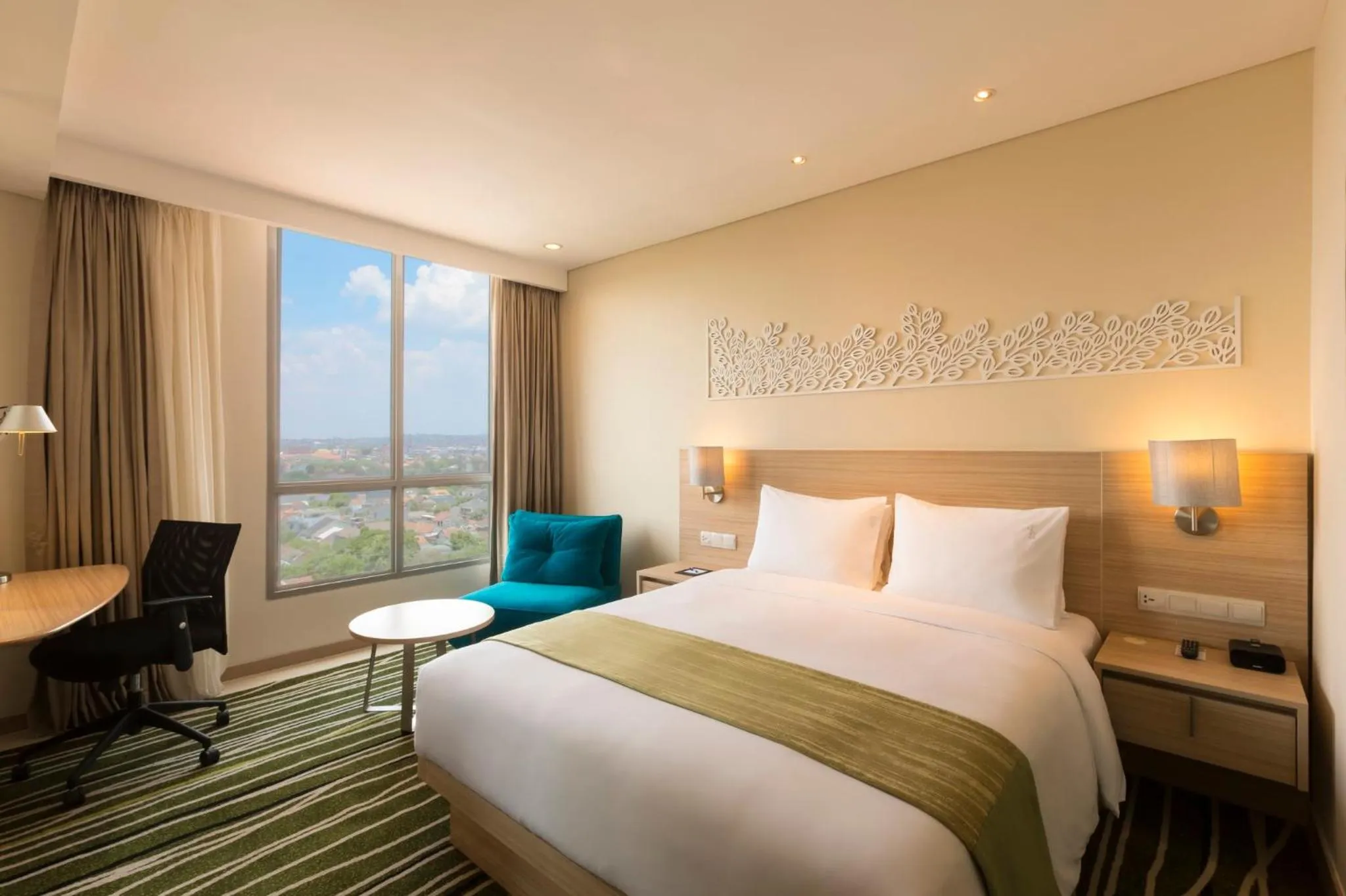 Photo of the whole room, Bed in Holiday Inn Express Semarang Simpang Lima by IHG