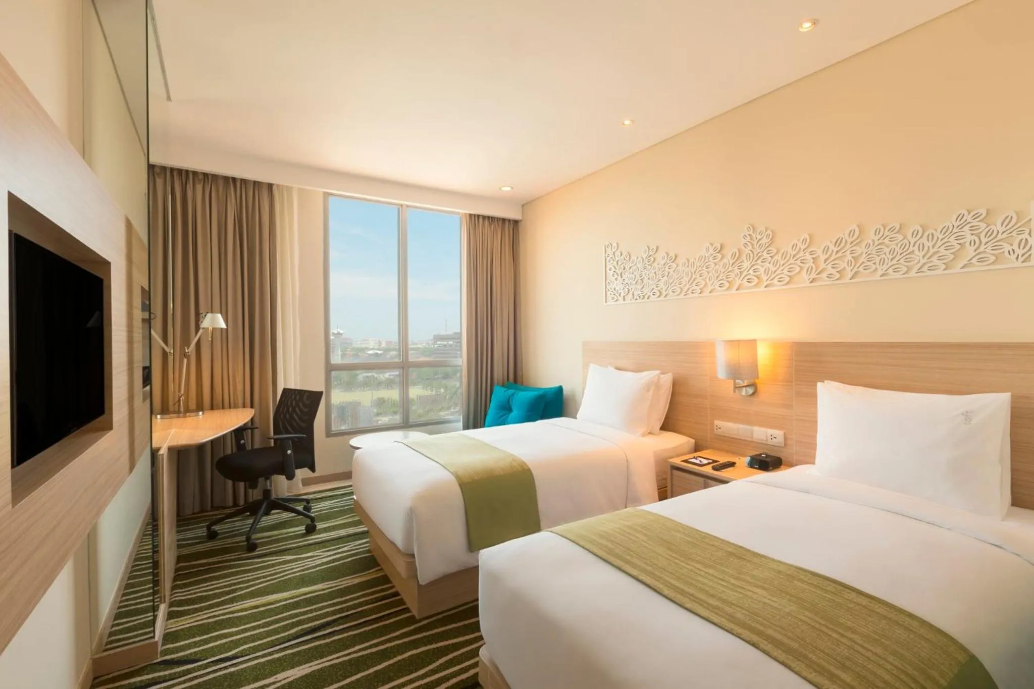 Photo of the whole room, Bed in Holiday Inn Express Semarang Simpang Lima by IHG