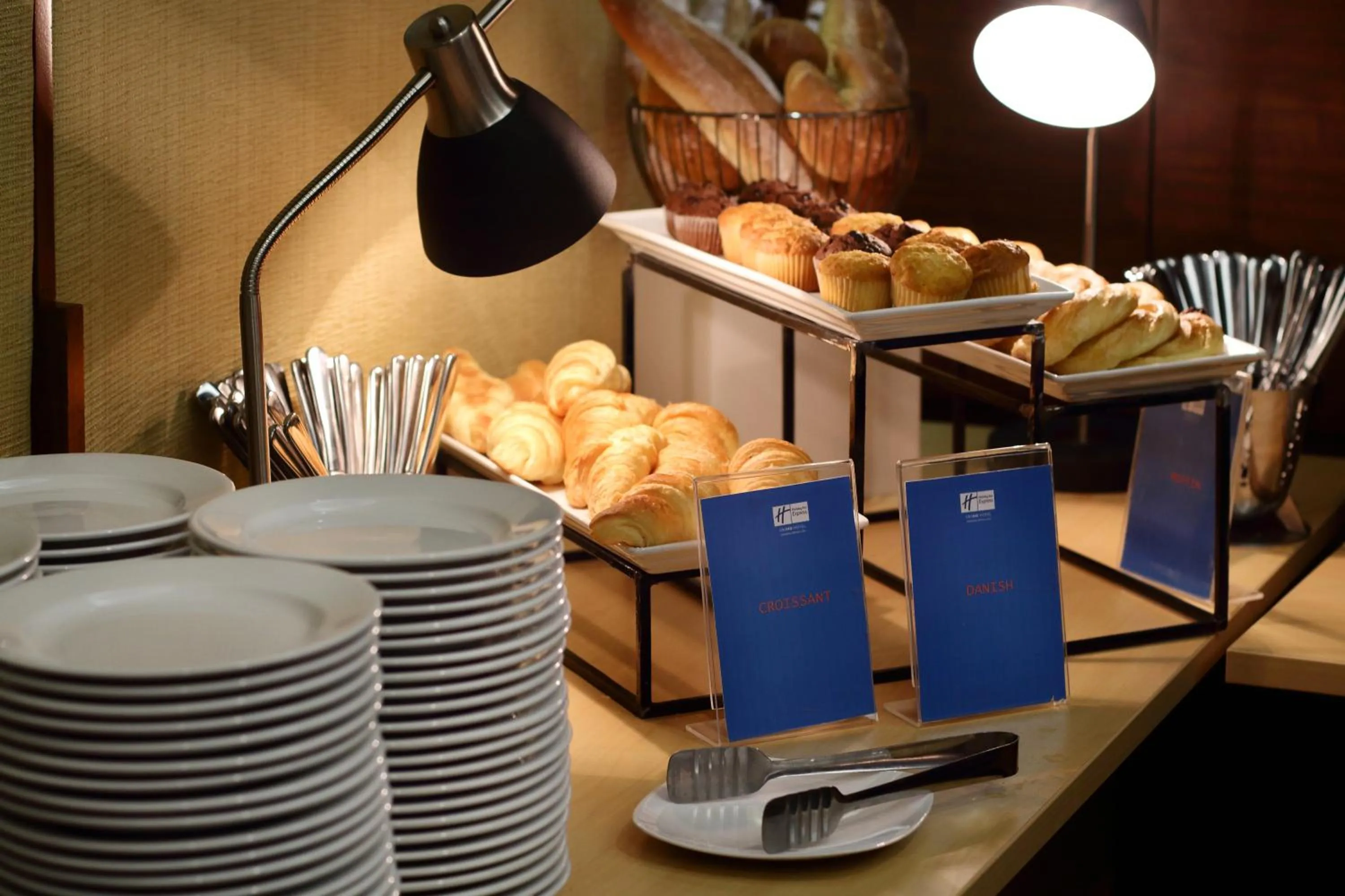 Food and drinks in Holiday Inn Express Semarang Simpang Lima by IHG