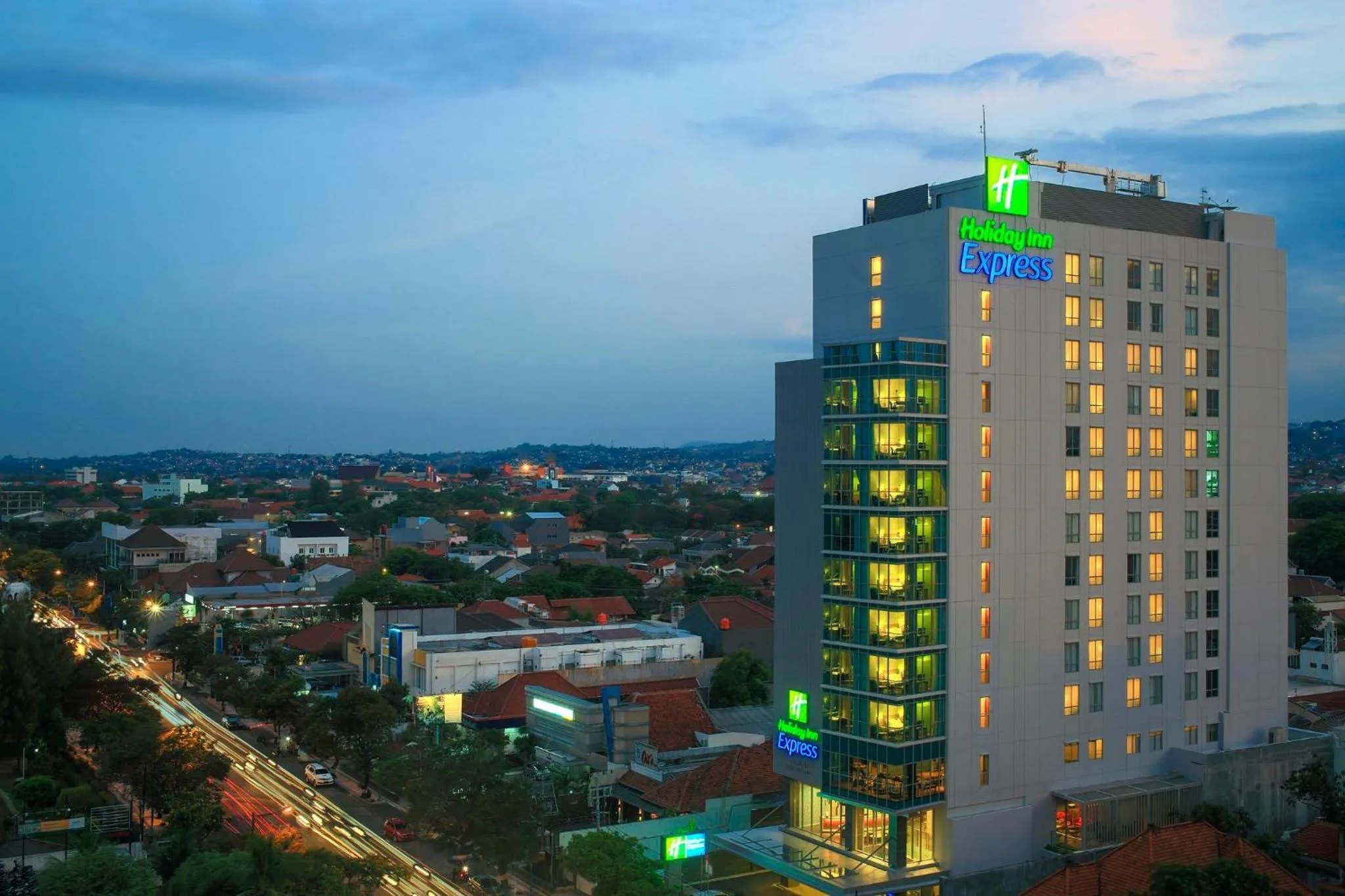 Property building in Holiday Inn Express Semarang Simpang Lima by IHG
