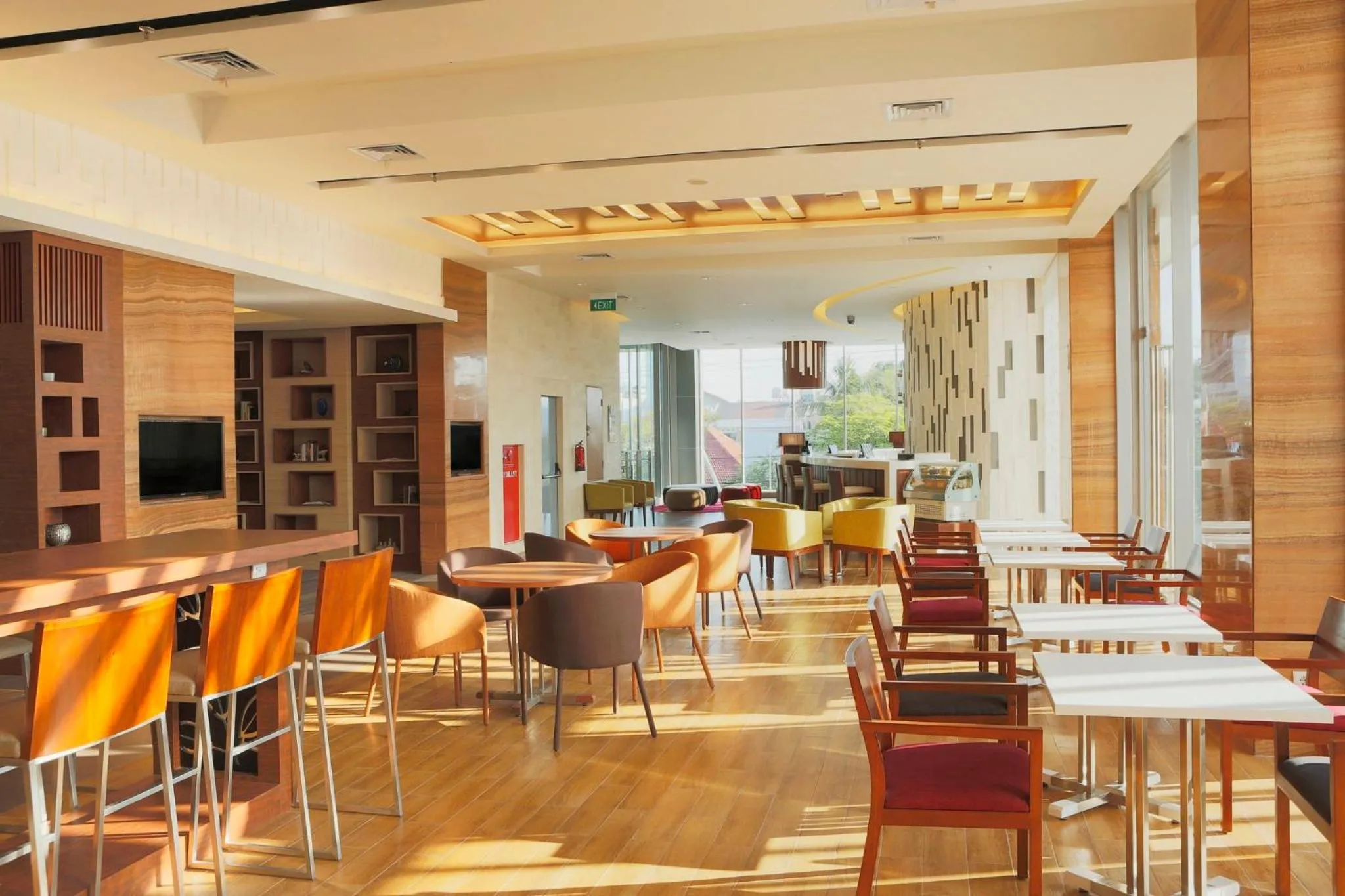 Restaurant/places to eat in Holiday Inn Express Semarang Simpang Lima by IHG