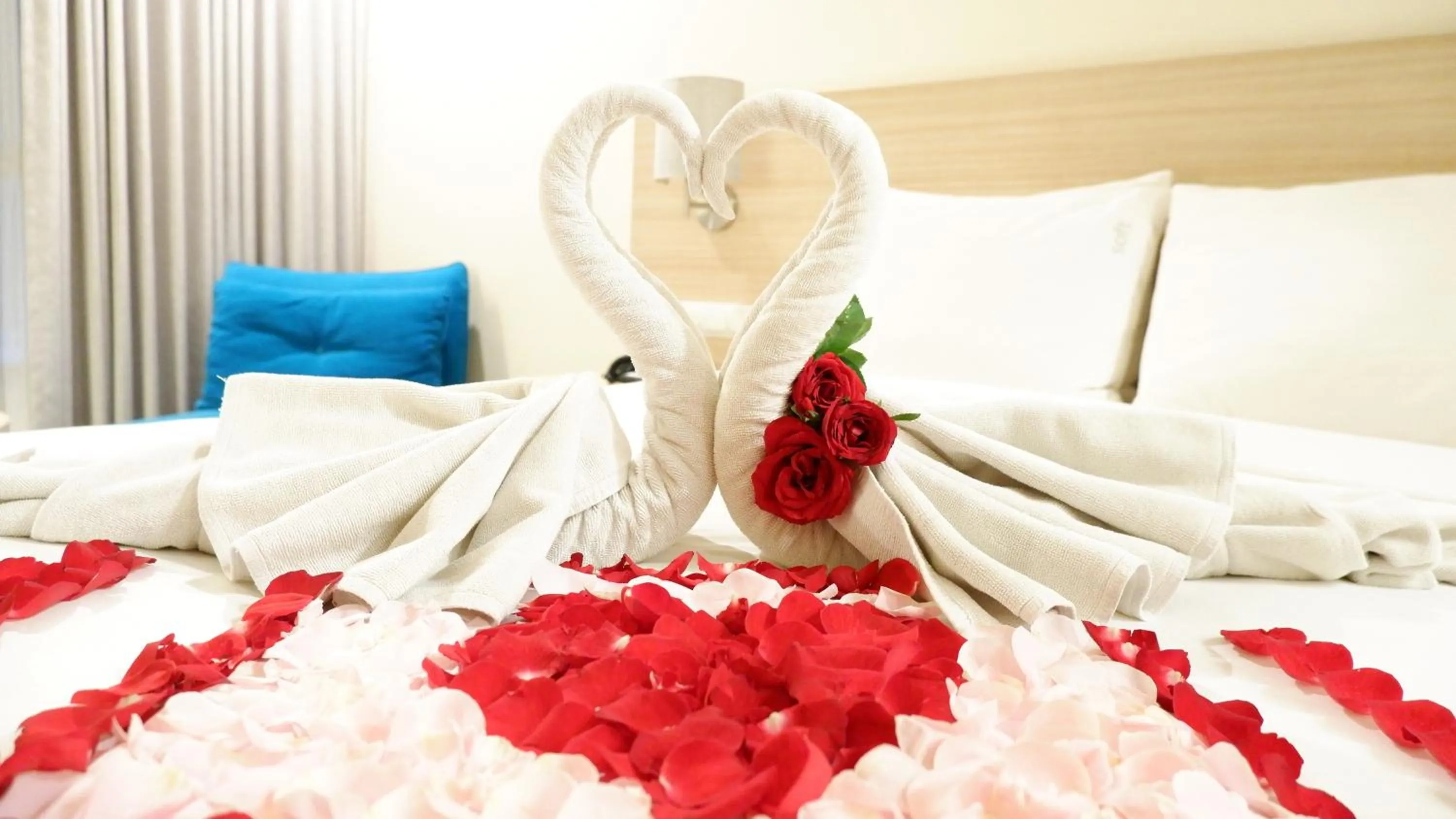 Bed in Holiday Inn Express Semarang Simpang Lima by IHG