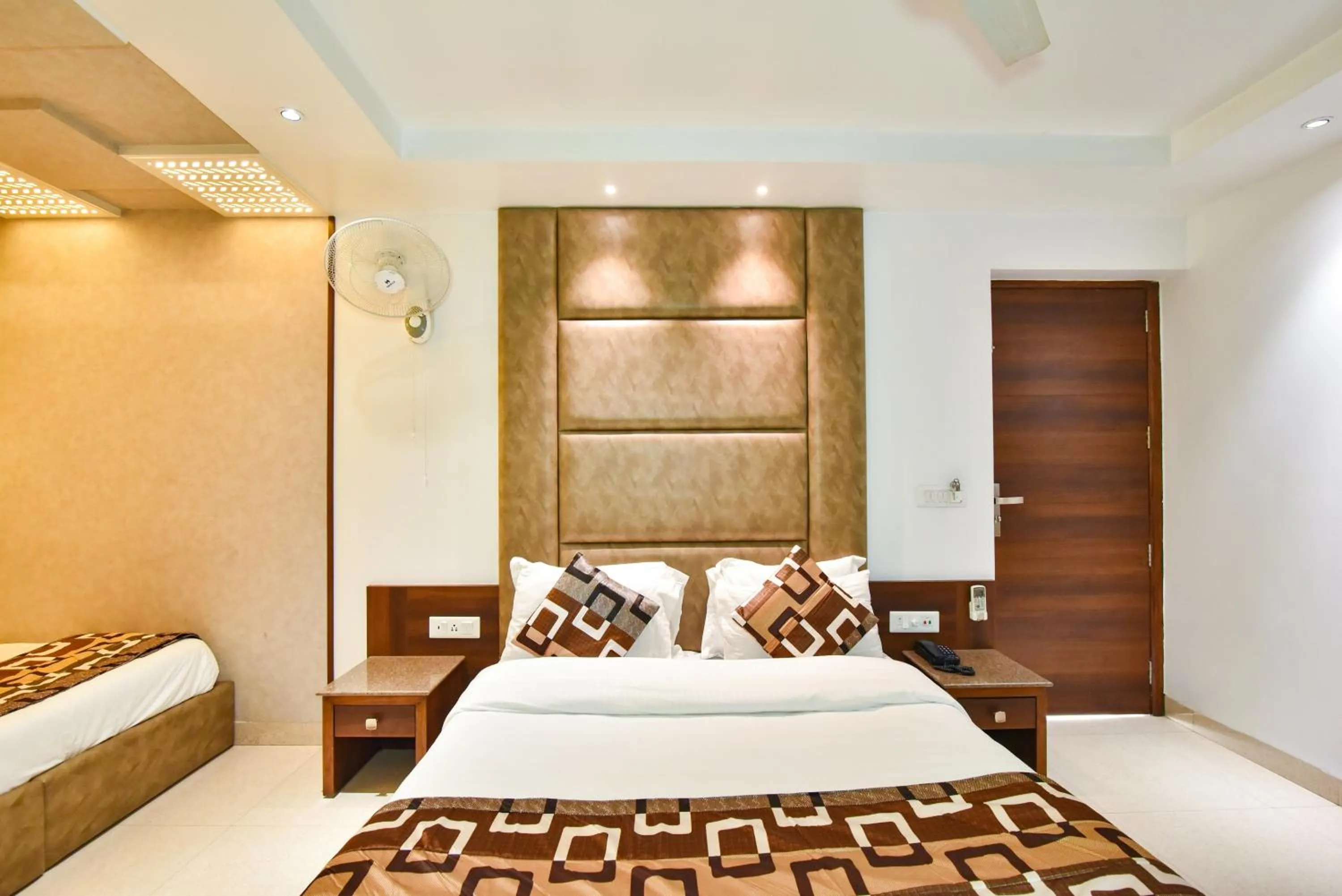 Bed in Hotel Sapphire Opposite Golden Temple