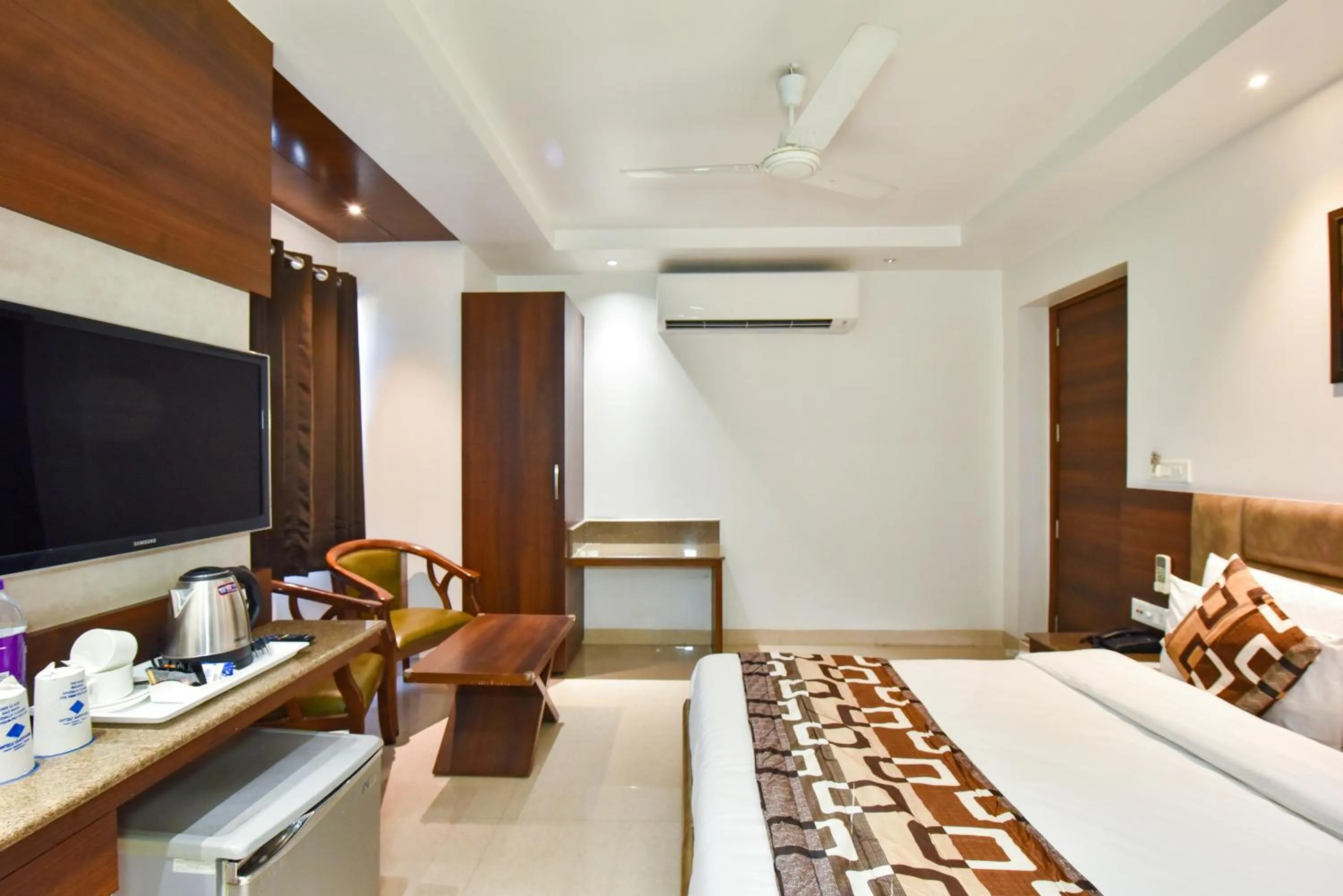 Bed in Hotel Sapphire Opposite Golden Temple