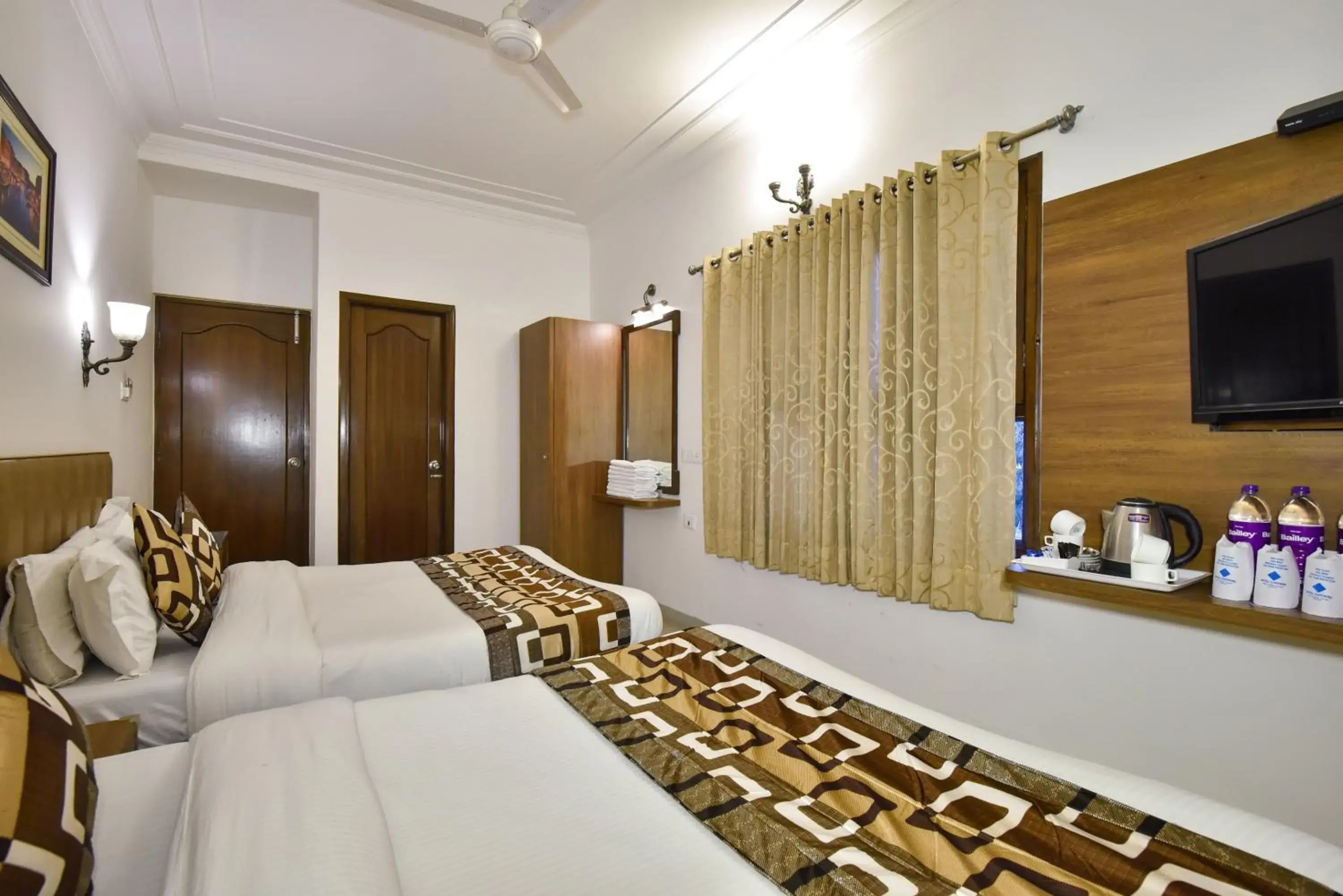 Family Room in Hotel Sapphire Opposite Golden Temple Family Room in Hotel Sapphire Opposite Golden Temple