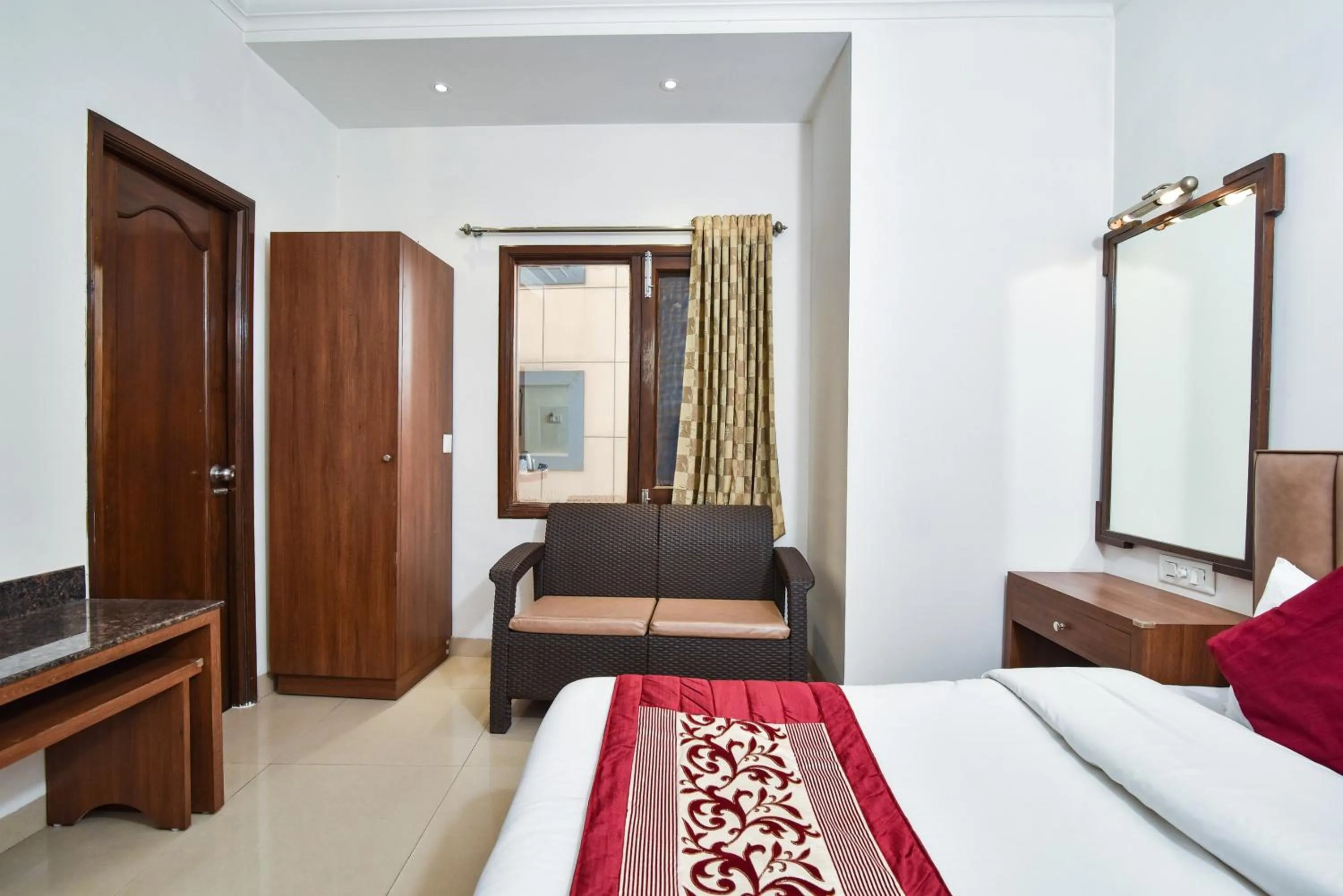 Bed in Hotel Sapphire Opposite Golden Temple