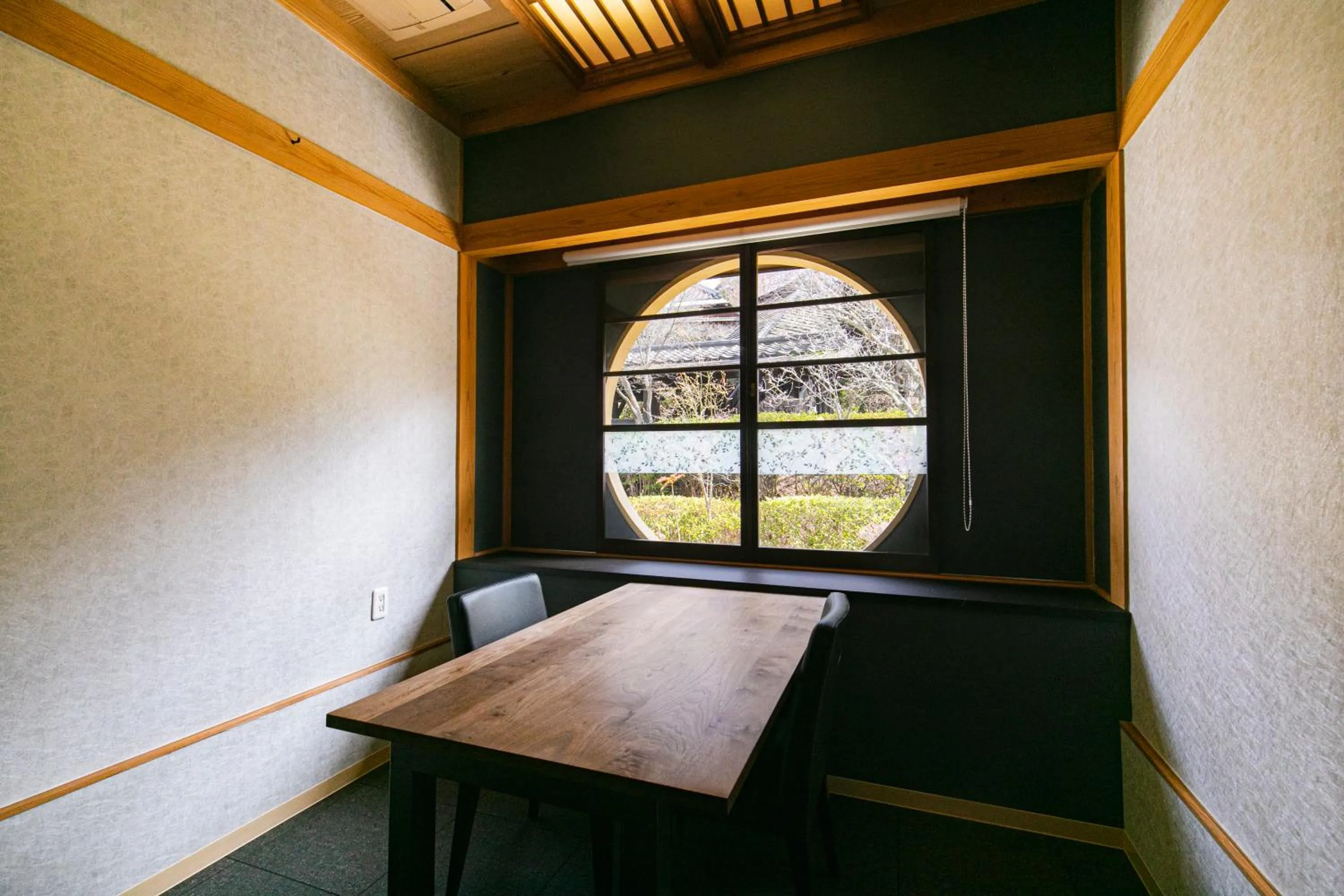 Restaurant/places to eat in Baien