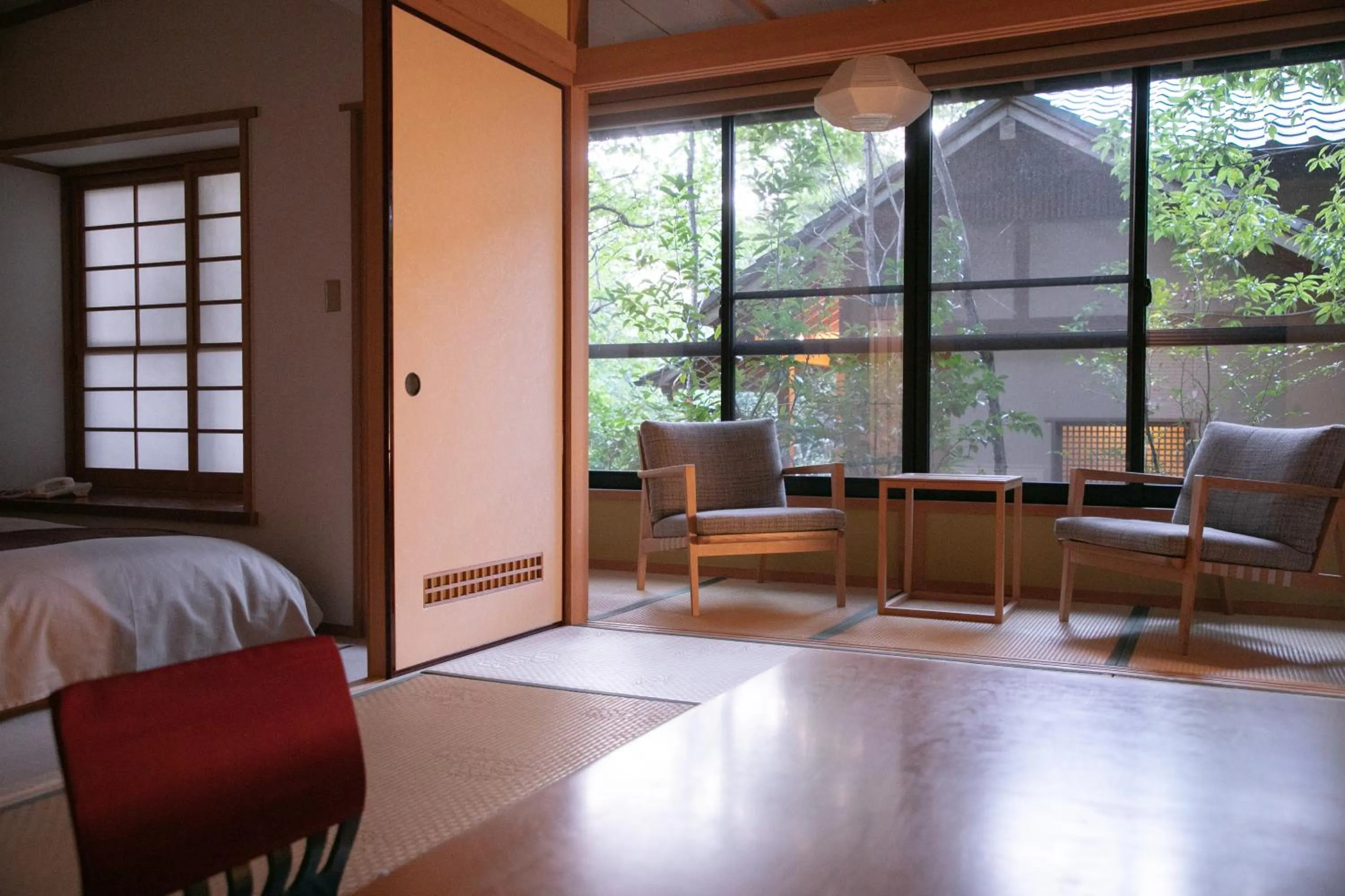 Photo of the whole room in Baien