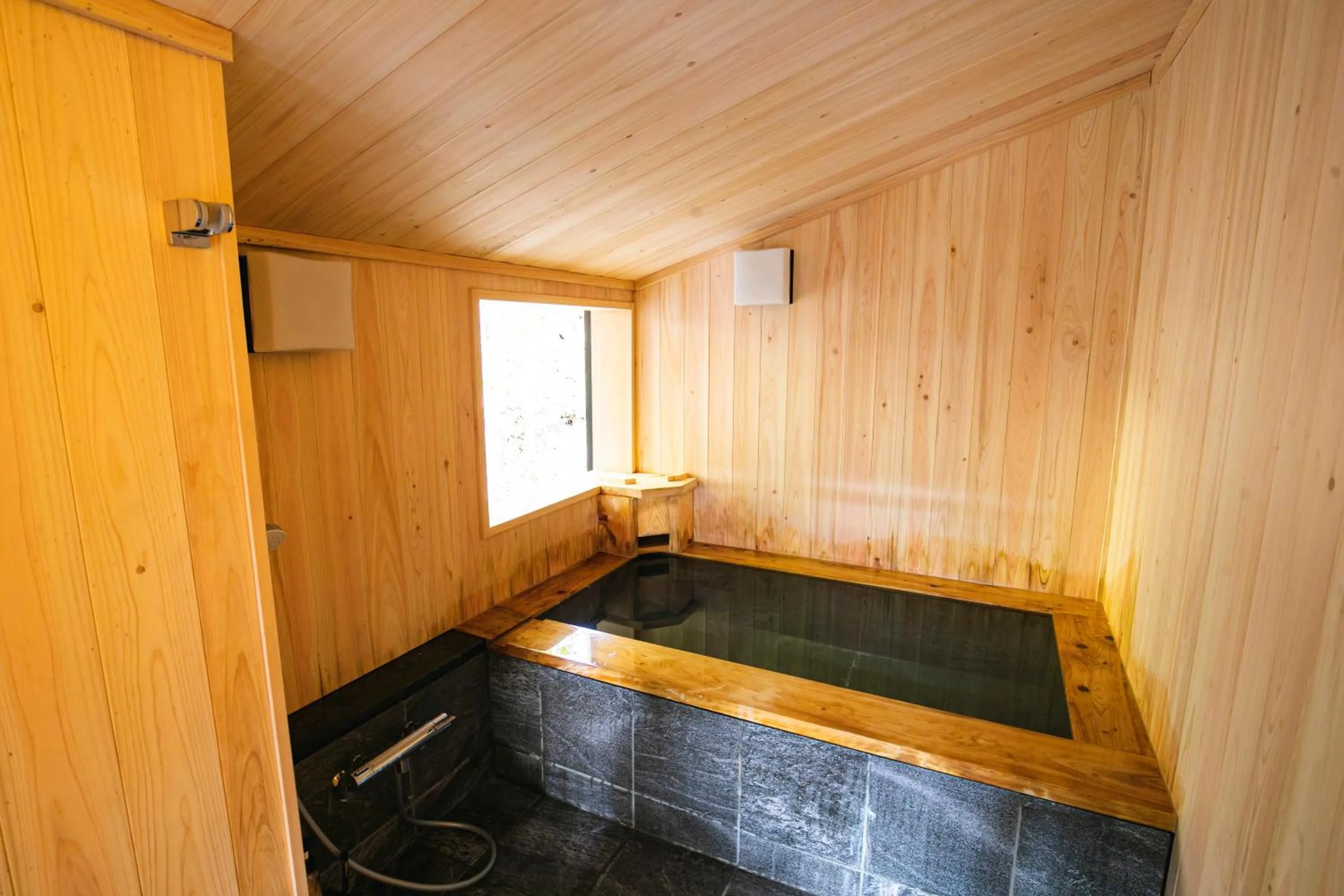 Hot Spring Bath in Baien