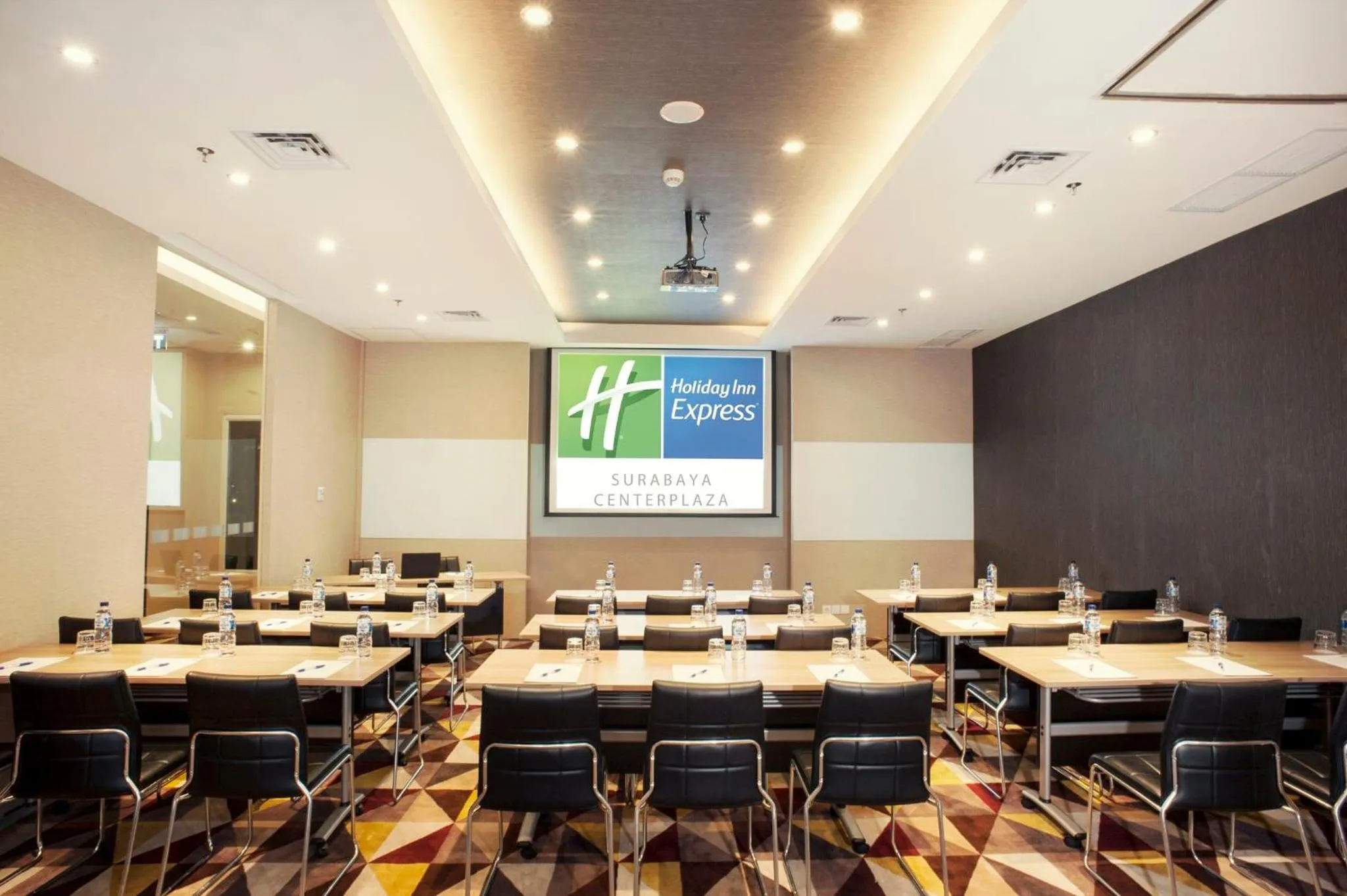 Meeting/conference room in Holiday Inn Express Surabaya CenterPoint by IHG