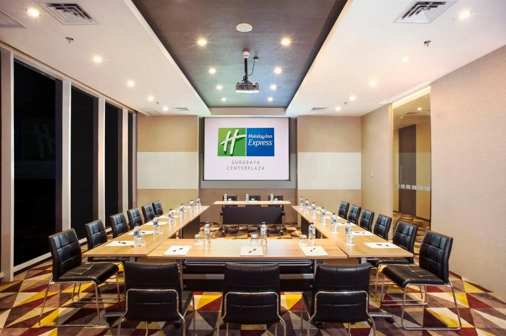 Meeting/conference room in Holiday Inn Express Surabaya CenterPoint by IHG