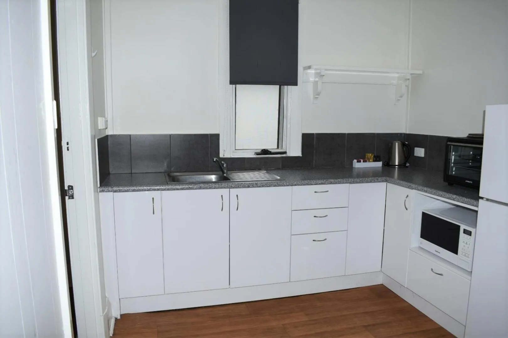 Kitchen or kitchenette in Australind Tourist Park