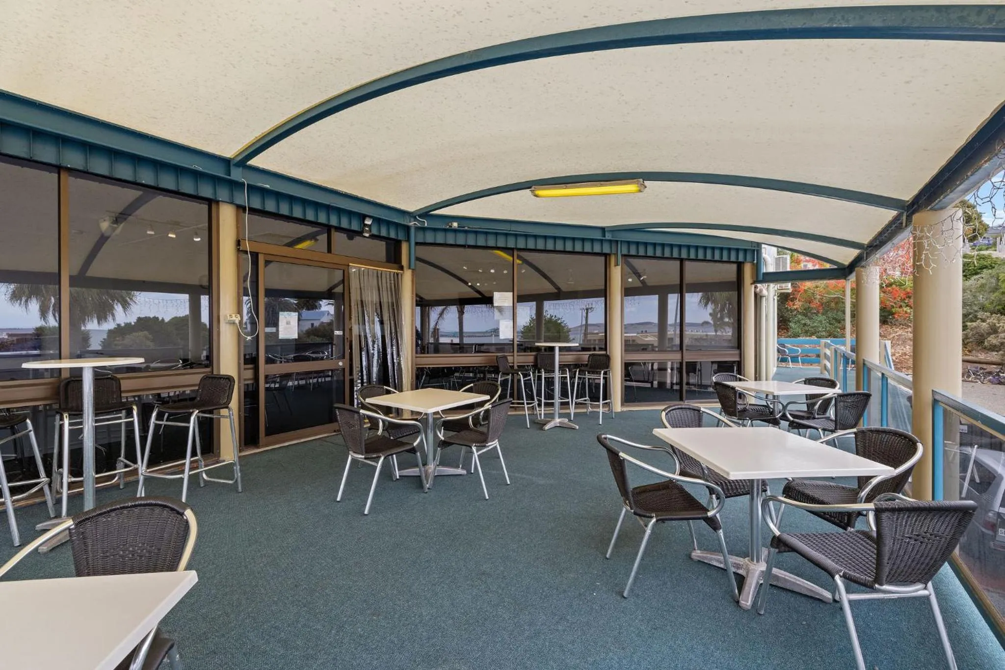 Balcony/Terrace in Navigators Motel