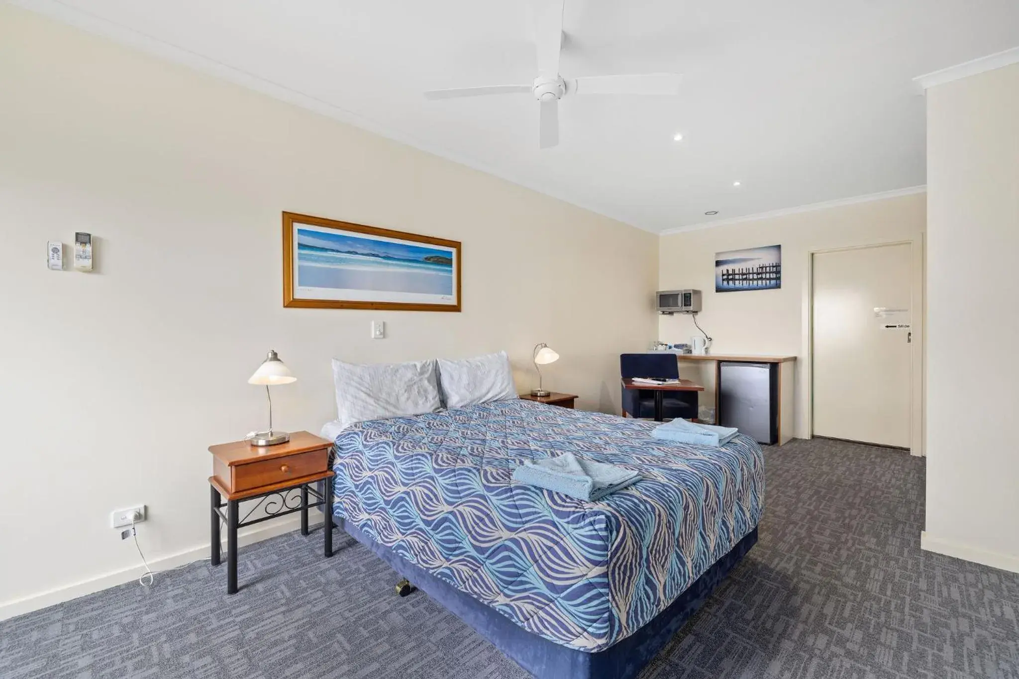 Queen Room with Spa Bath - single occupancy in Navigators Motel Queen Room with Spa Bath - single occupancy in Navigators Motel