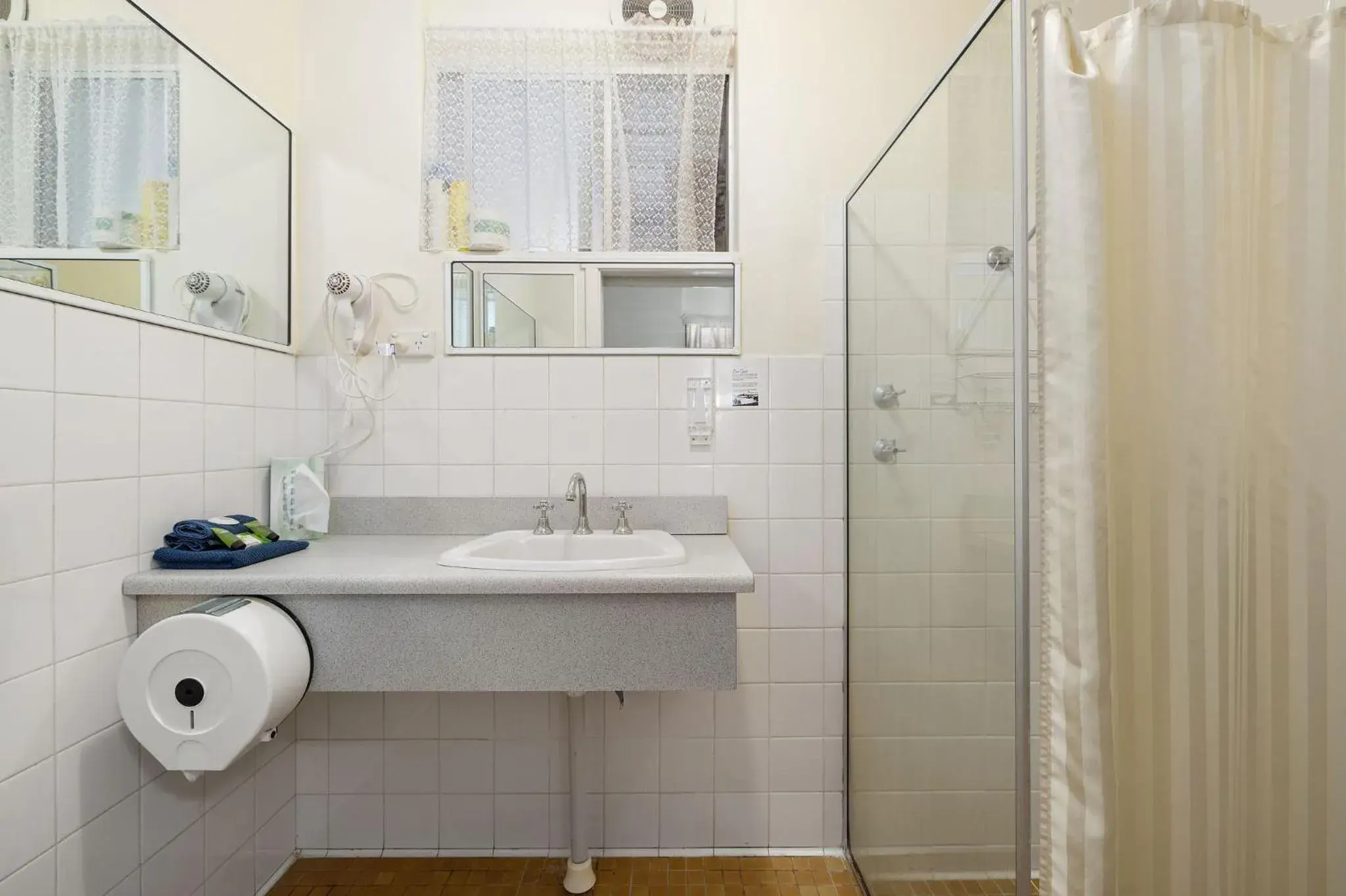 Budget Double Room - single occupancy in Navigators Motel Budget Double Room - single occupancy in Navigators Motel