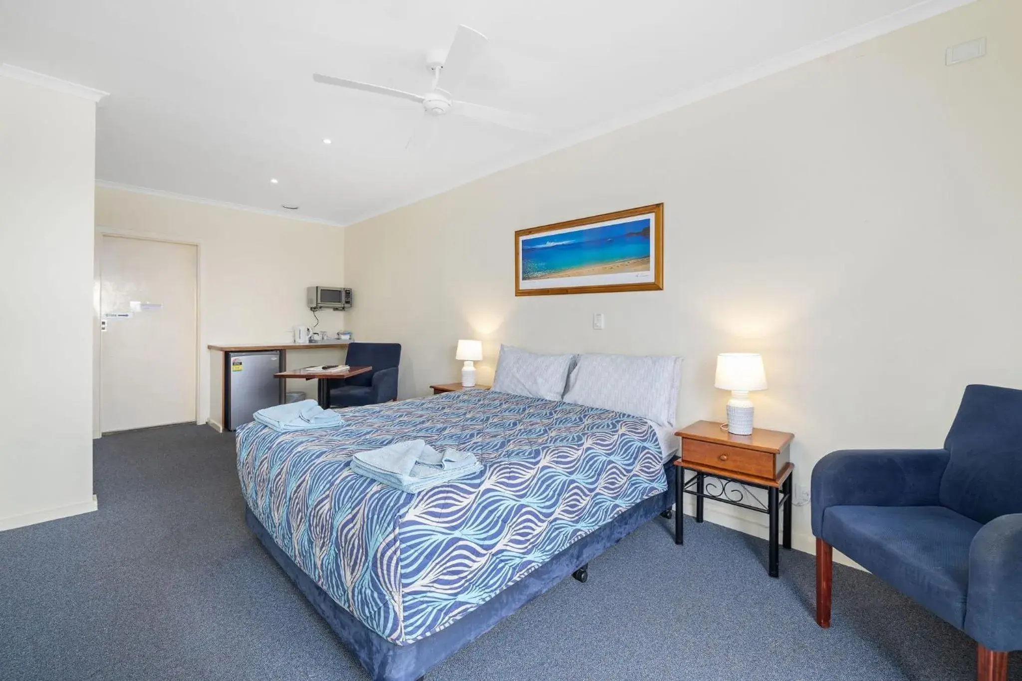 Queen Room with Spa Bath - single occupancy in Navigators Motel Queen Room with Spa Bath - single occupancy in Navigators Motel