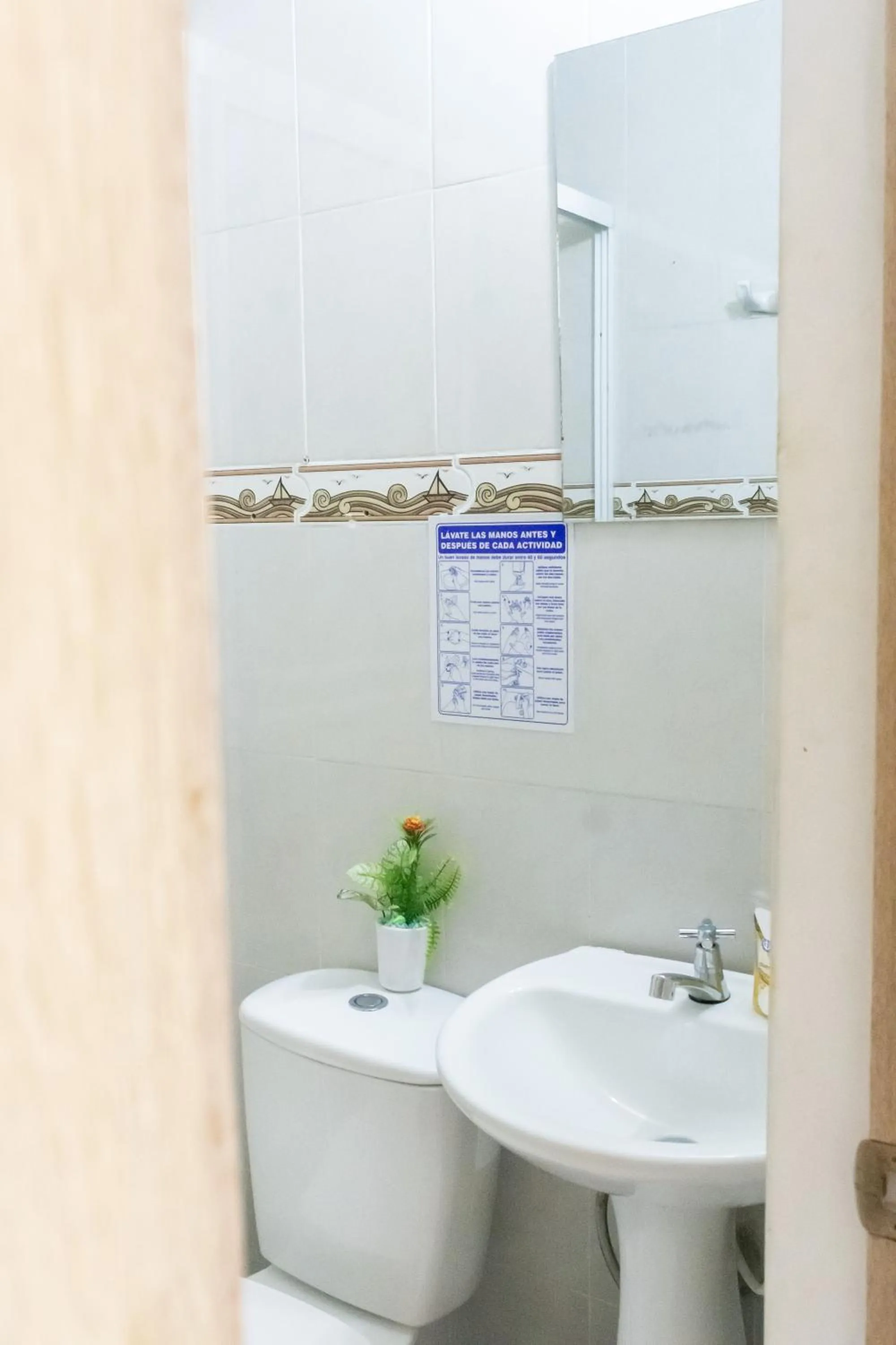 Toilet in Mucho lo Bueno - Hostel House