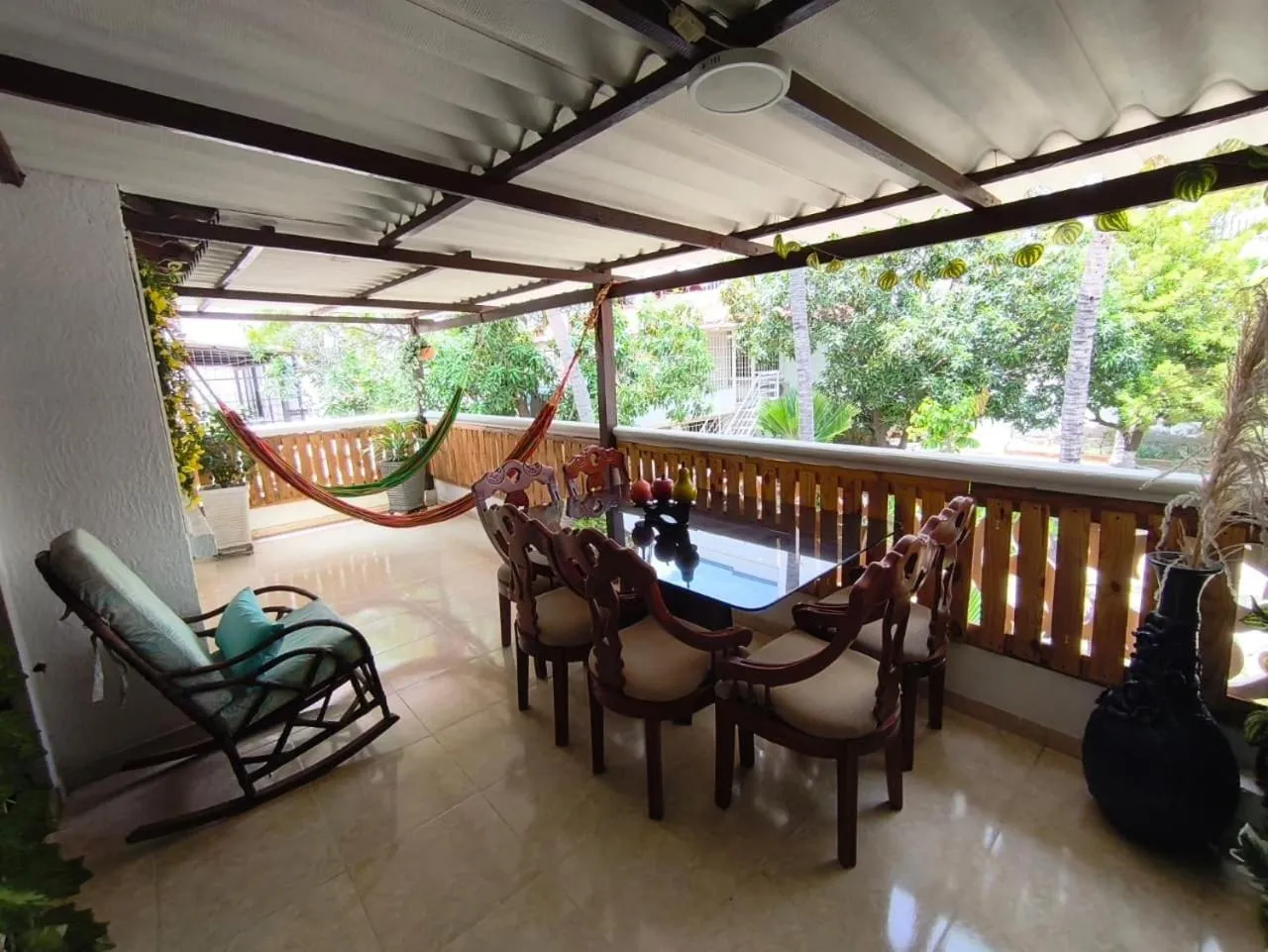 Patio in Mucho lo Bueno - Hostel House