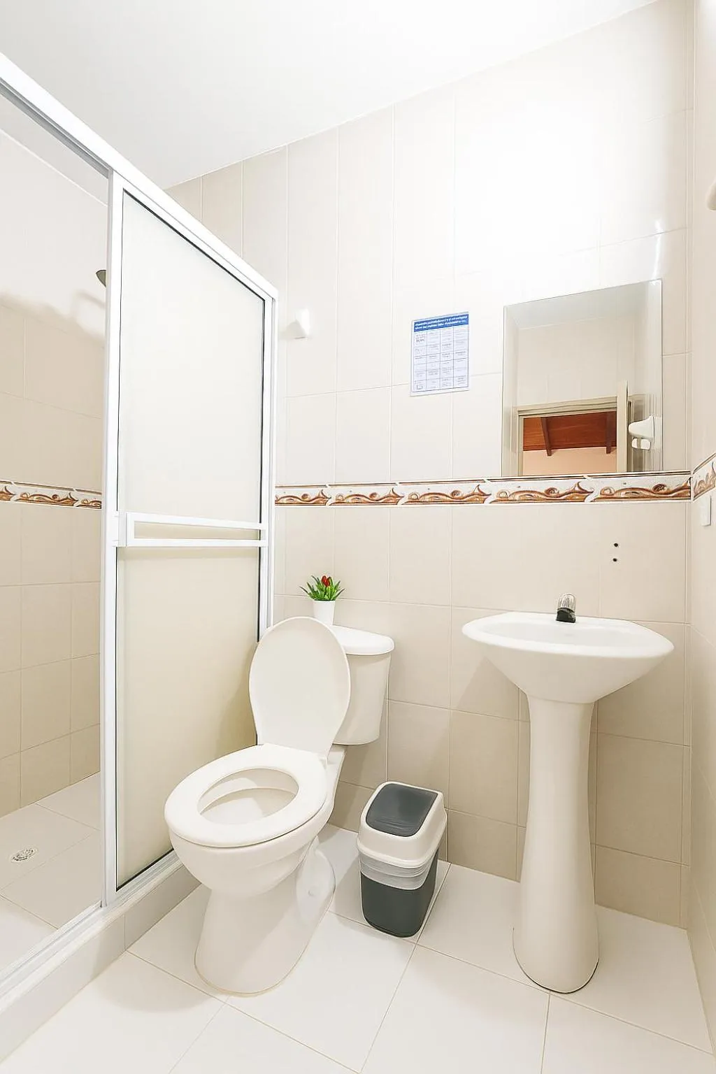 Shower in Mucho lo Bueno - Hostel House