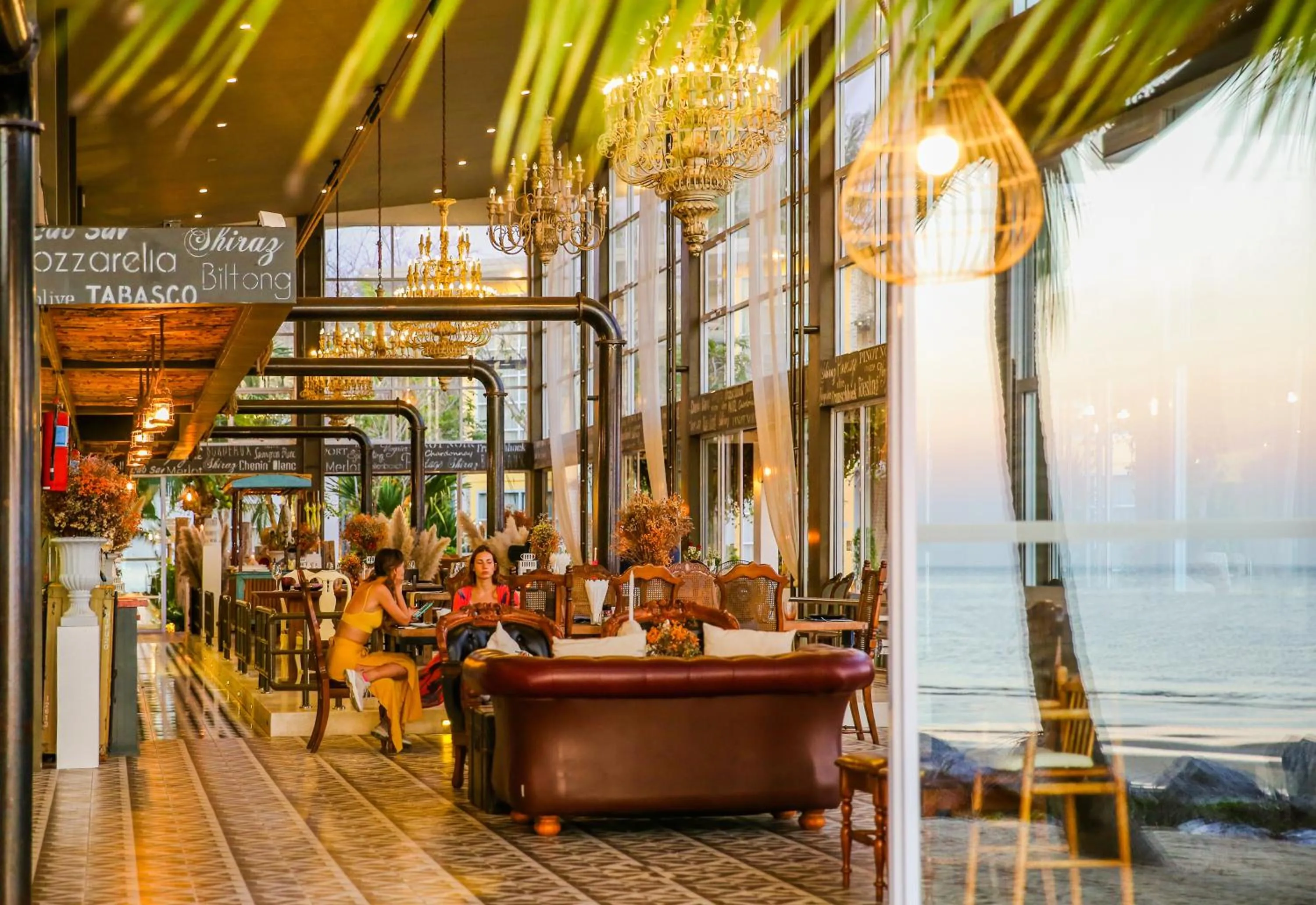 Restaurant/places to eat in Summer Luxury Beach Resort & Spa