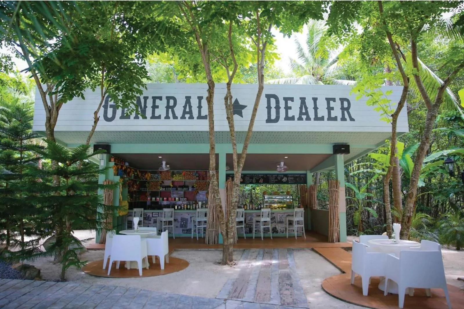 Lounge or bar in Summer Luxury Beach Resort & Spa