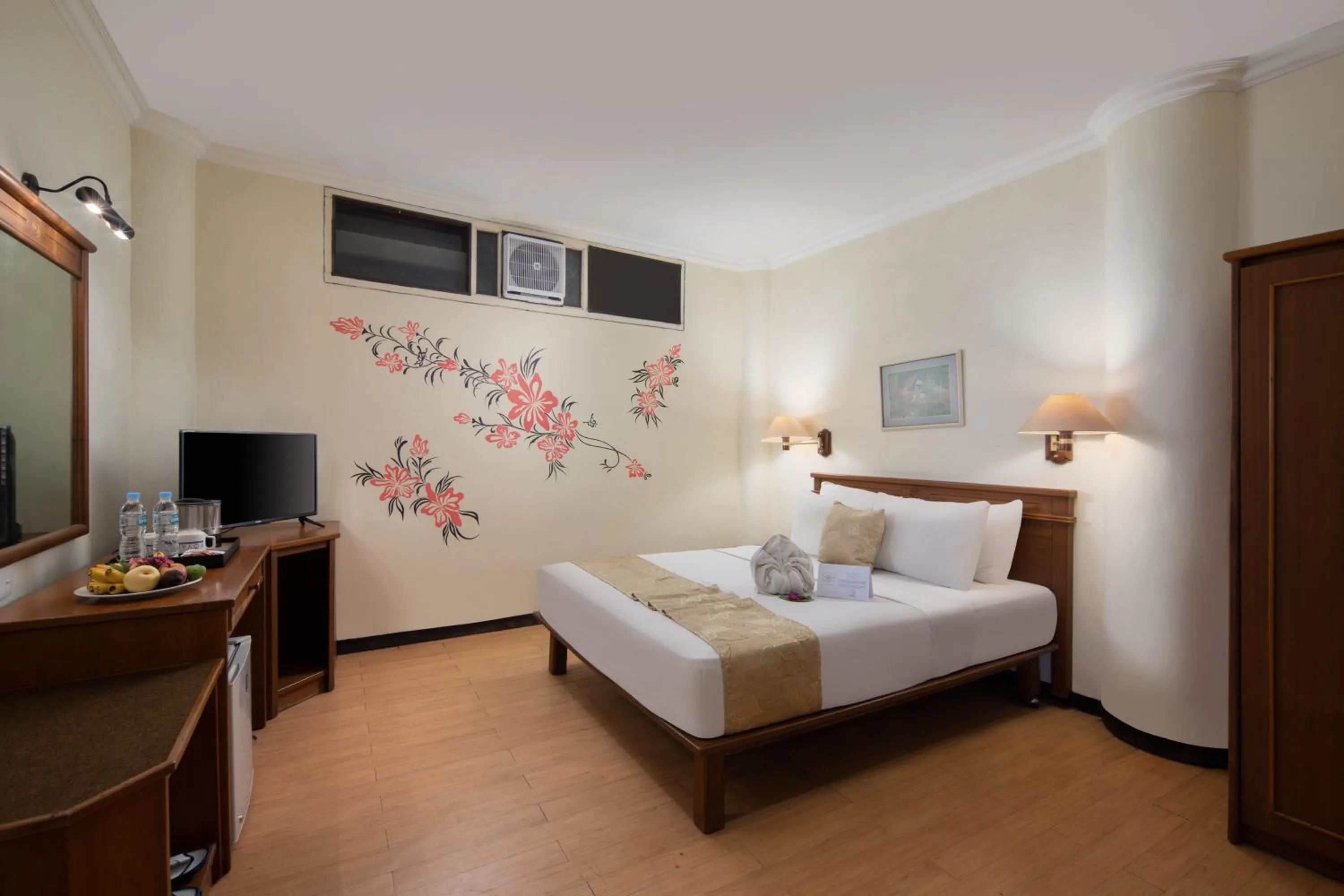 Bed in Royal Hotel and Convention Tretes