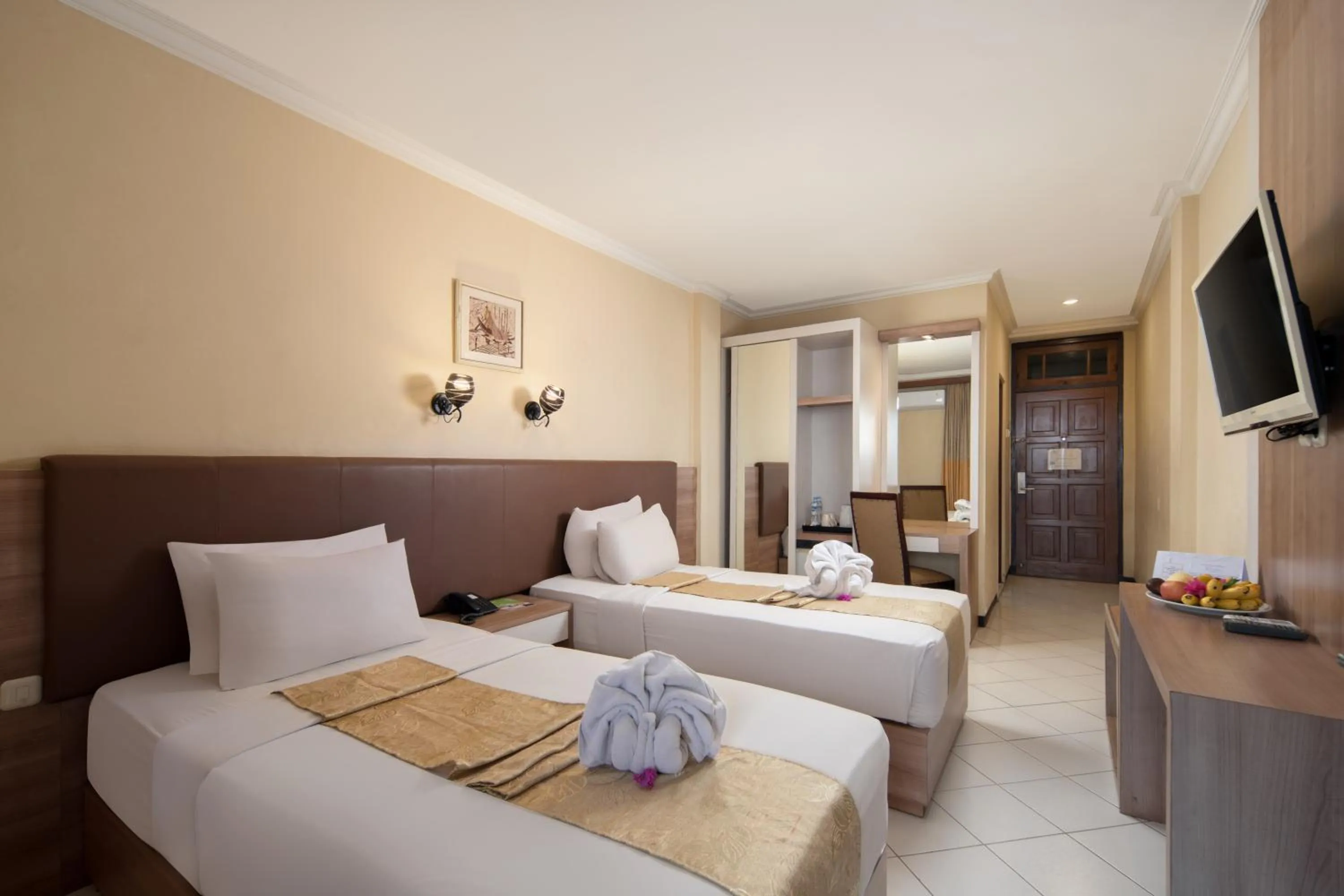 Bed in Royal Hotel and Convention Tretes