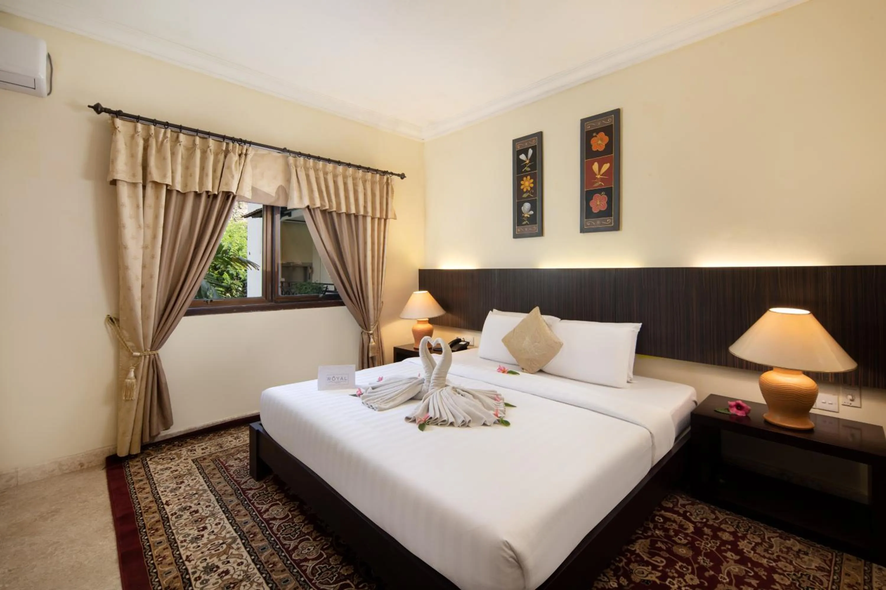 Bed in Royal Hotel and Convention Tretes