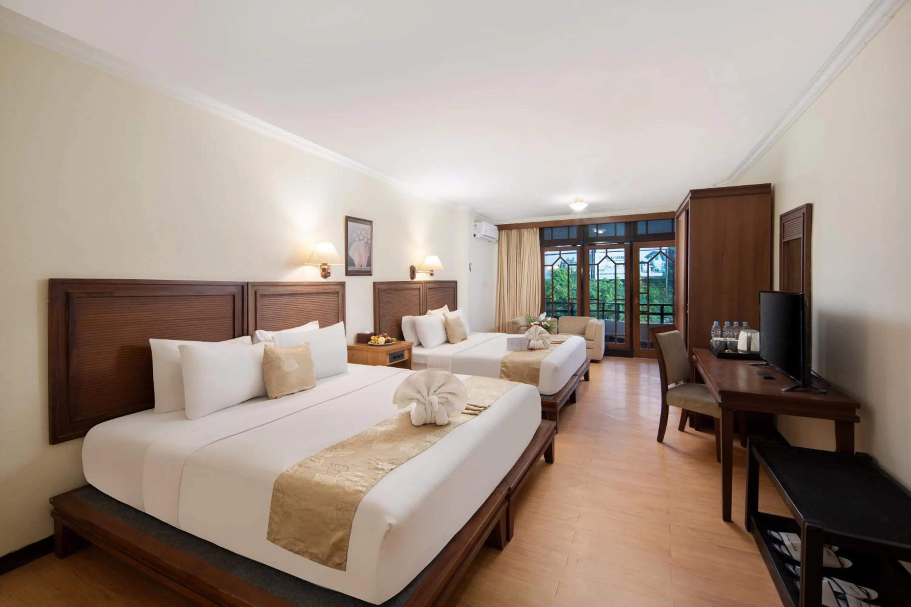 Bed in Royal Hotel and Convention Tretes