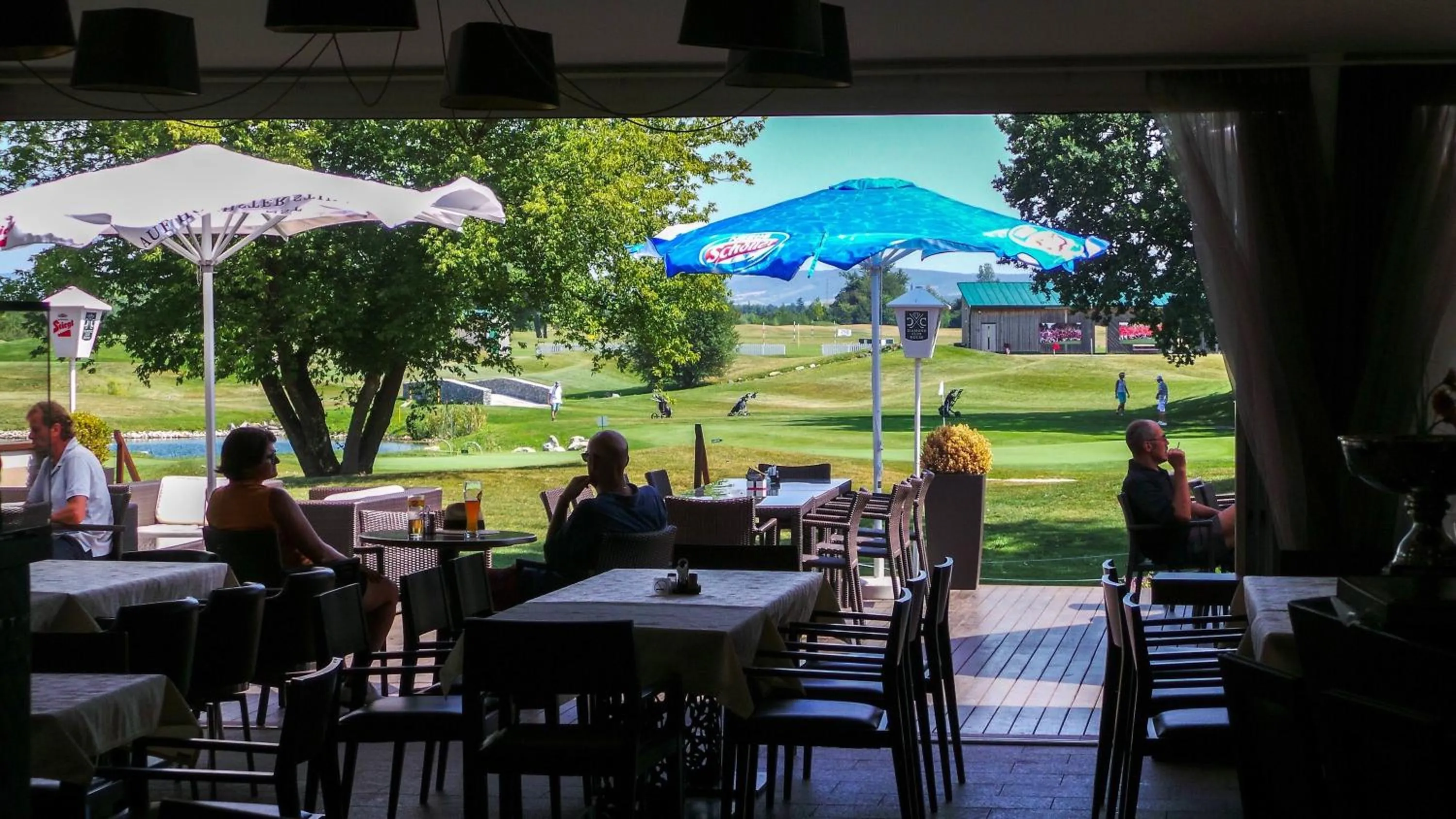 Restaurant/places to eat in Hotel Diamond Country Club