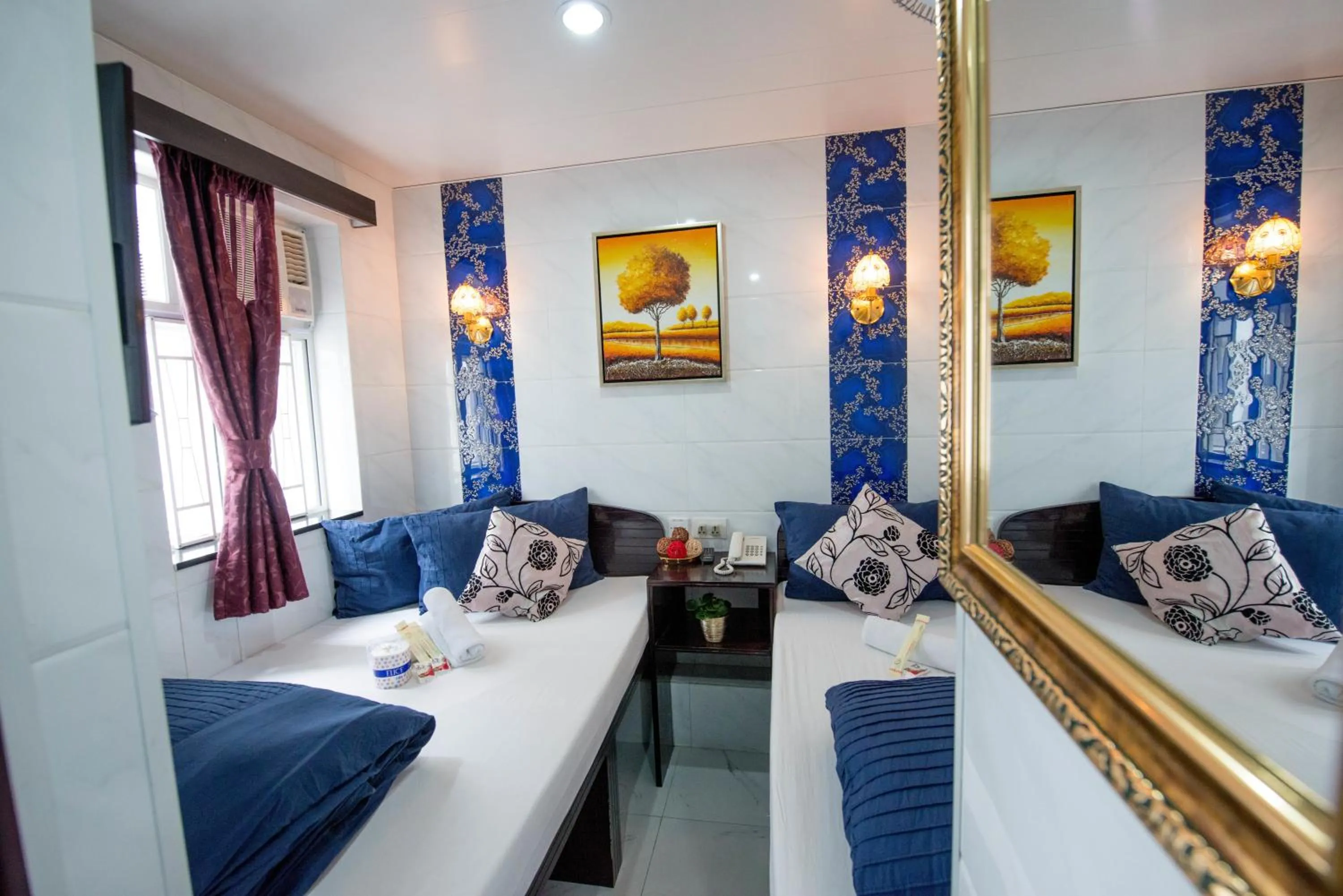 Photo of the whole room, Seating Area in Icon Inn