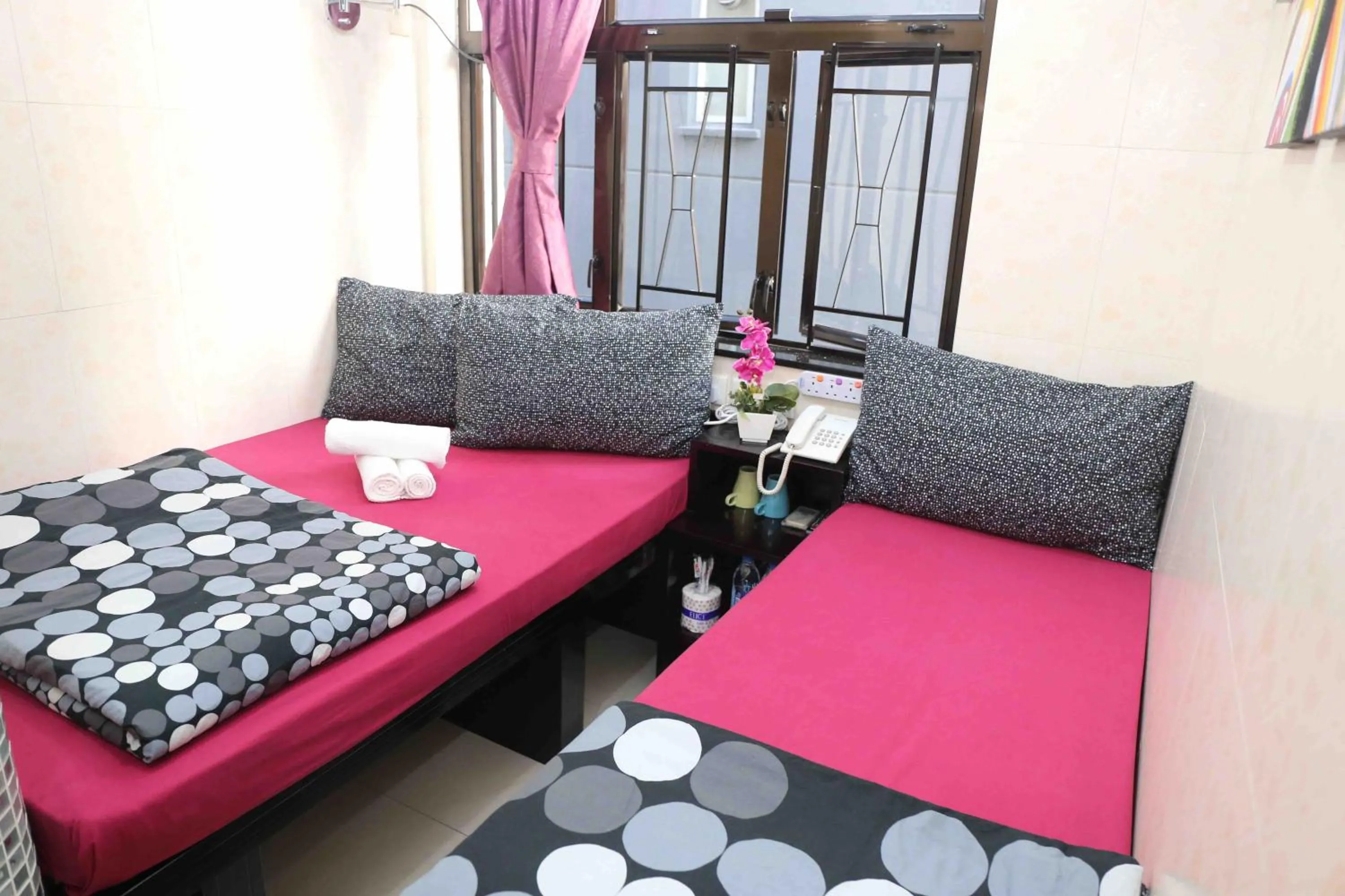 Bedroom, Bed in Icon Inn