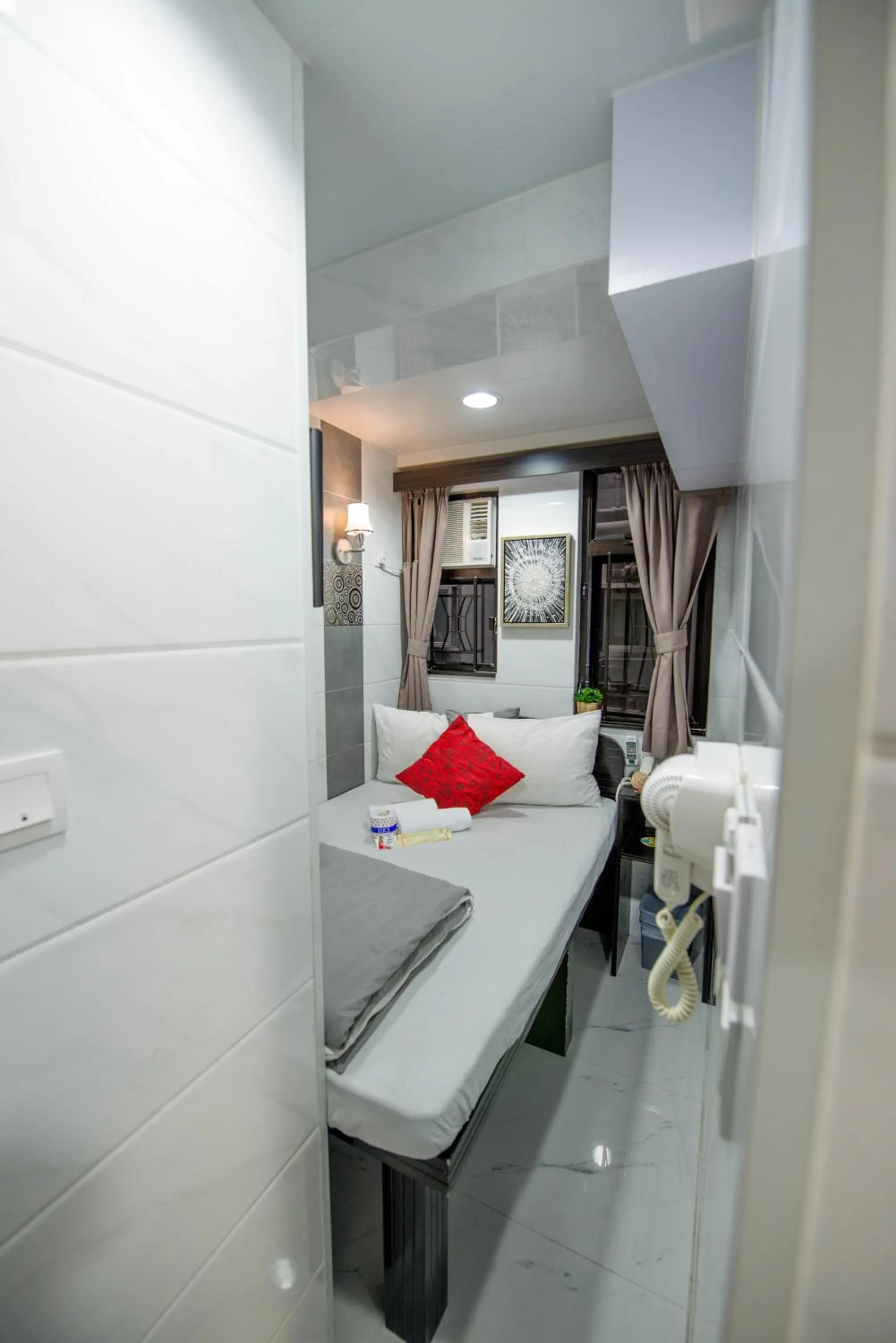 Bed, Bathroom in Icon Inn