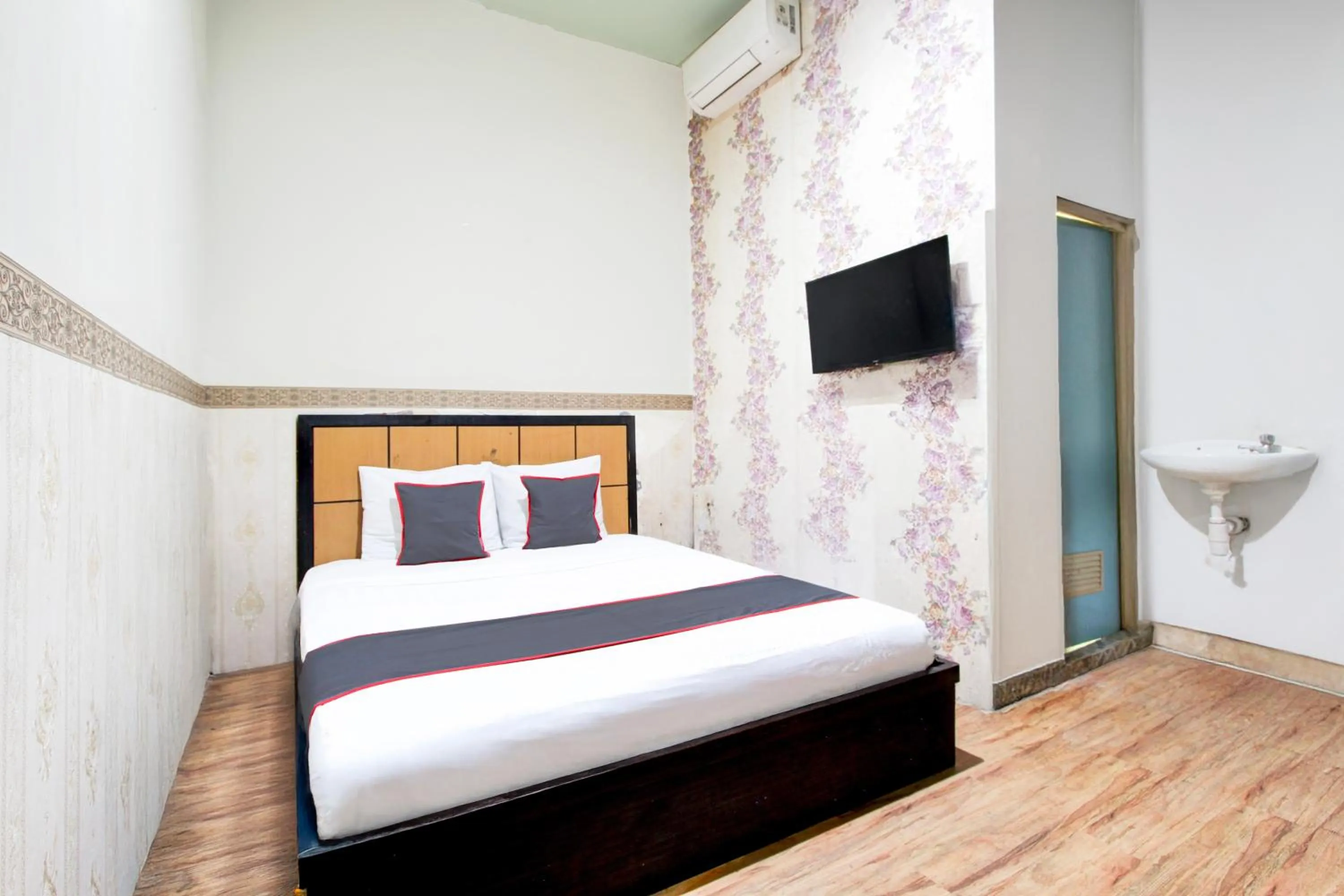 Bedroom, Bed in Hotel O Mega Inn Guest House