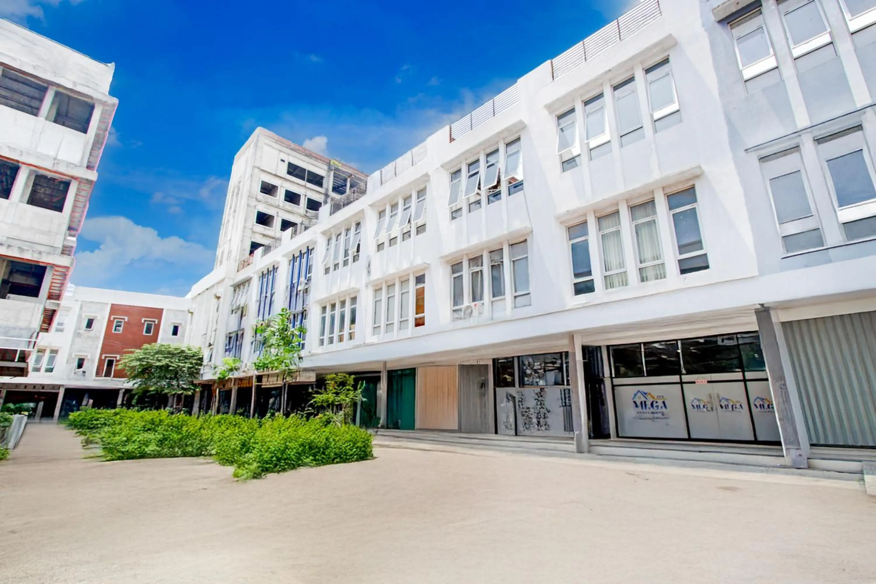 Facade/entrance in Hotel O Mega Inn Guest House
