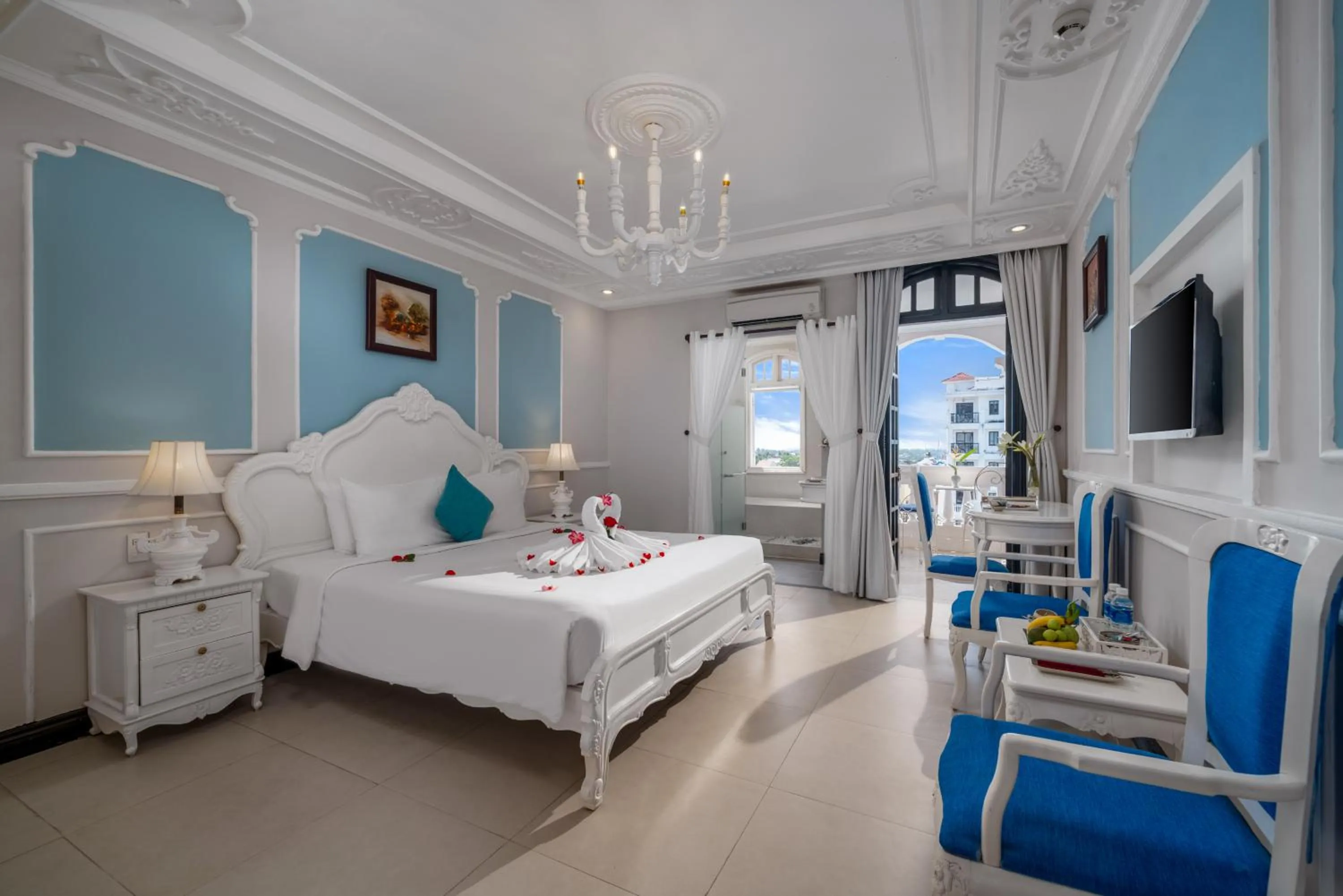 Bed in Hoi An Garden Palace and Spa - A Boutique Inspired by Nature