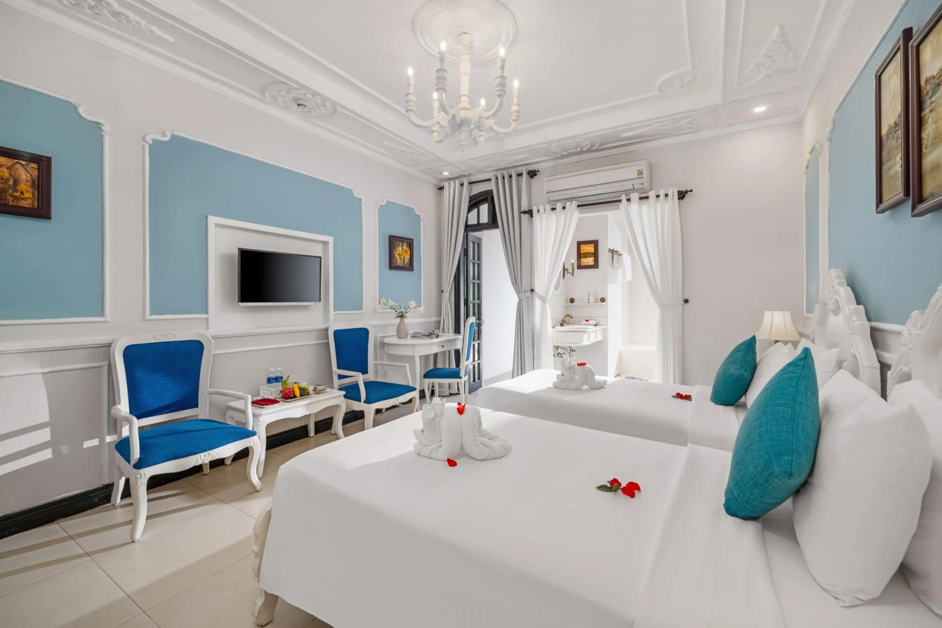 Bed in Hoi An Garden Palace and Spa - A Boutique Inspired by Nature