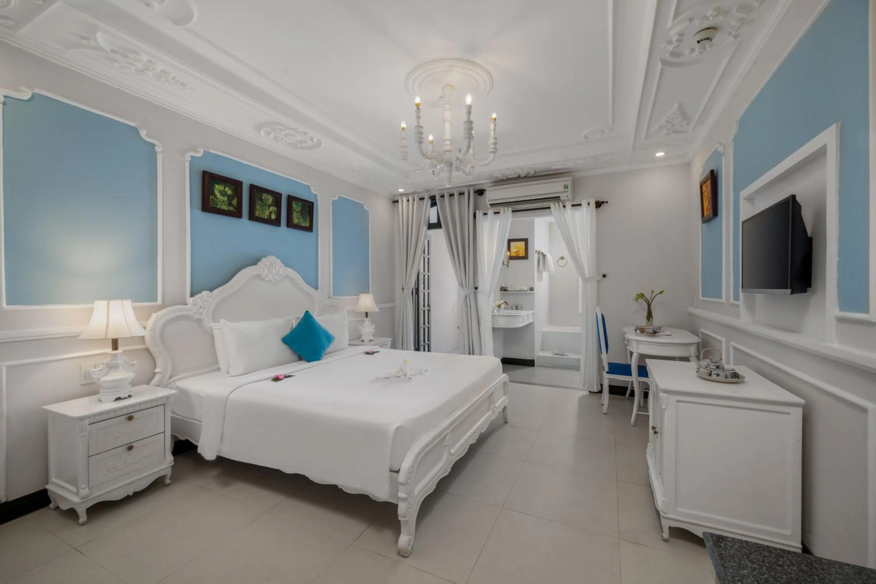 Bed in Hoi An Garden Palace and Spa - A Boutique Inspired by Nature