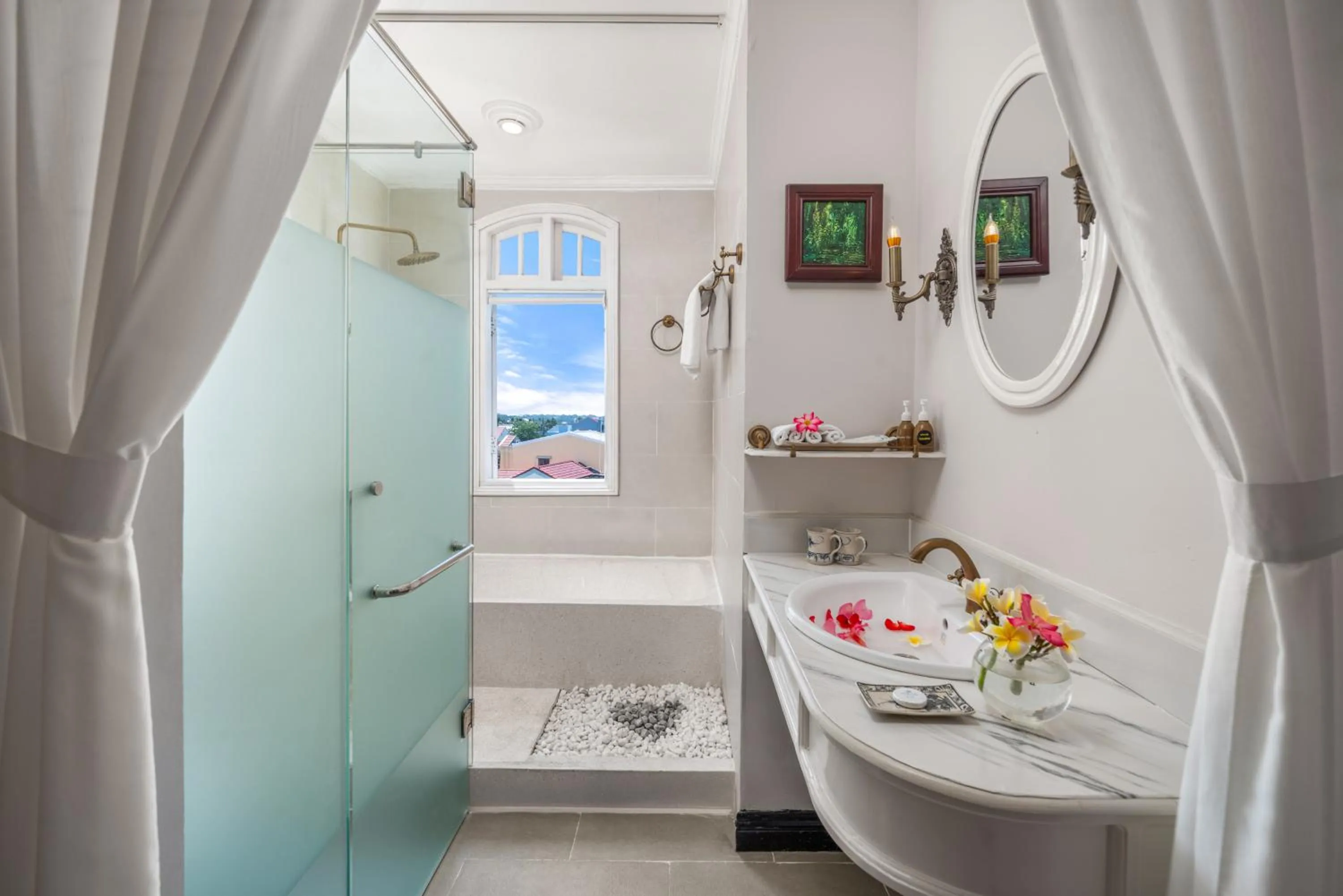 Shower in Hoi An Garden Palace and Spa - A Boutique Inspired by Nature