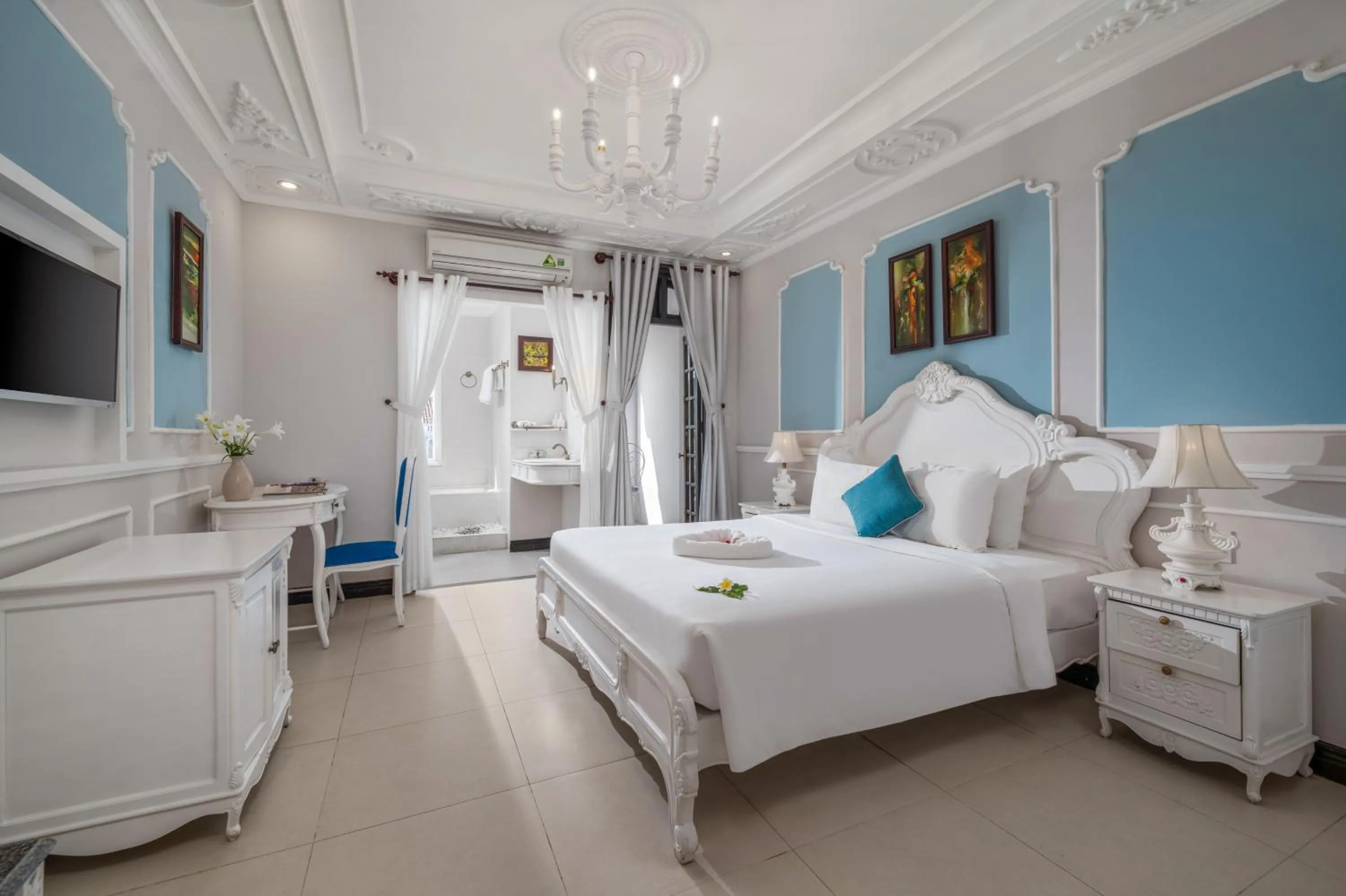 Bed in Hoi An Garden Palace and Spa - A Boutique Inspired by Nature