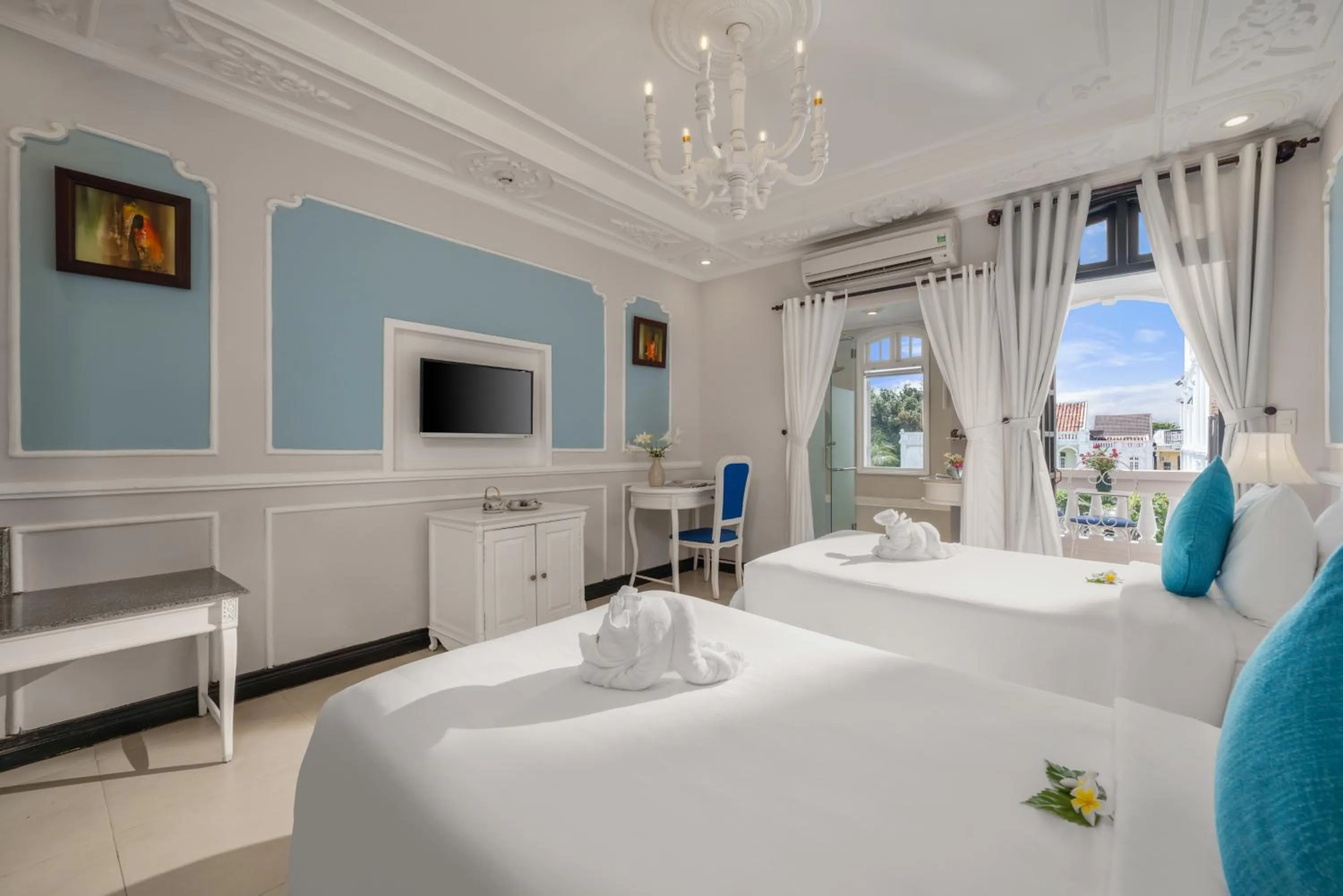 Bed in Hoi An Garden Palace and Spa - A Boutique Inspired by Nature