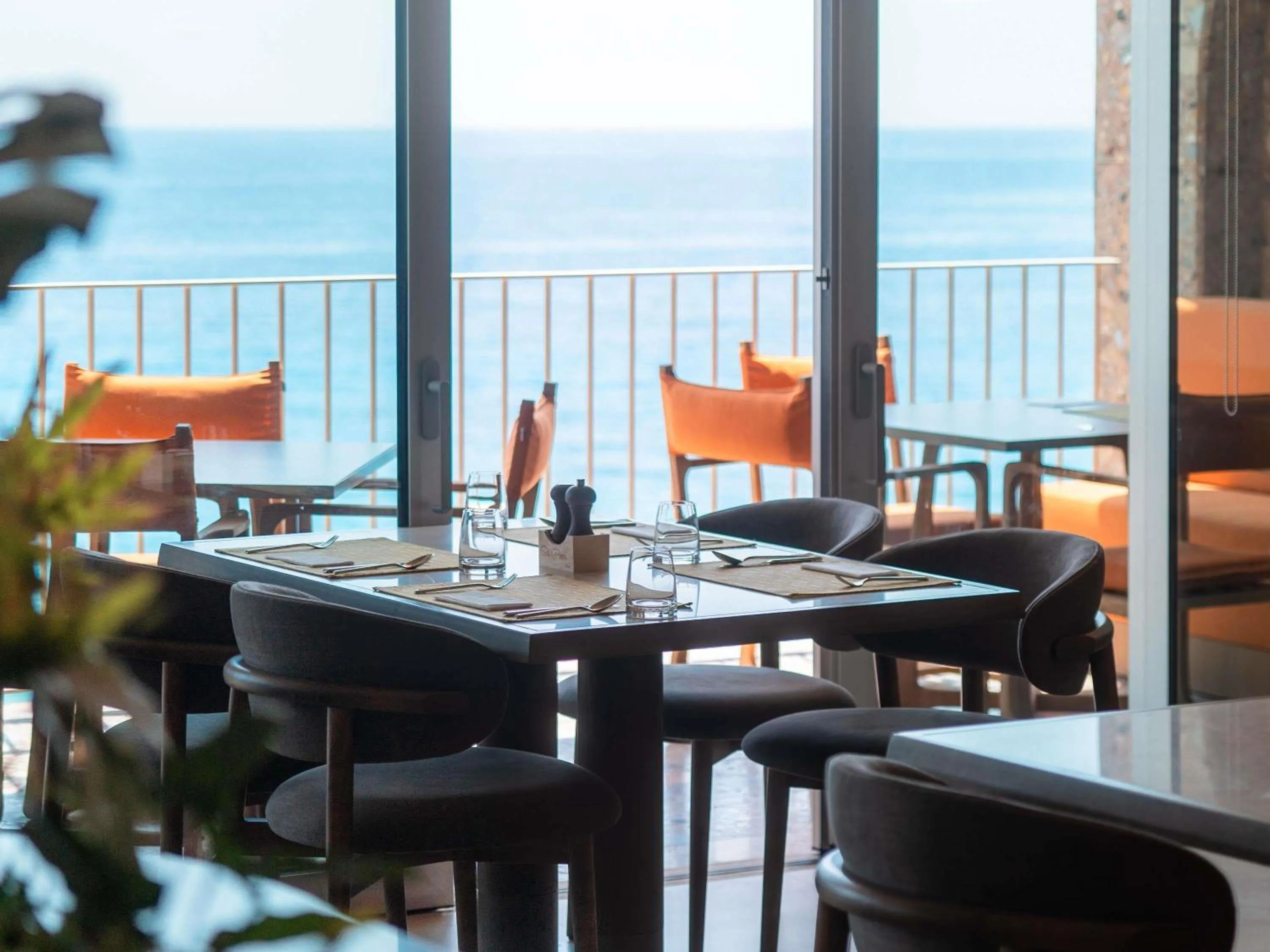 Restaurant/places to eat in Green Coast Hotel MGallery Collection