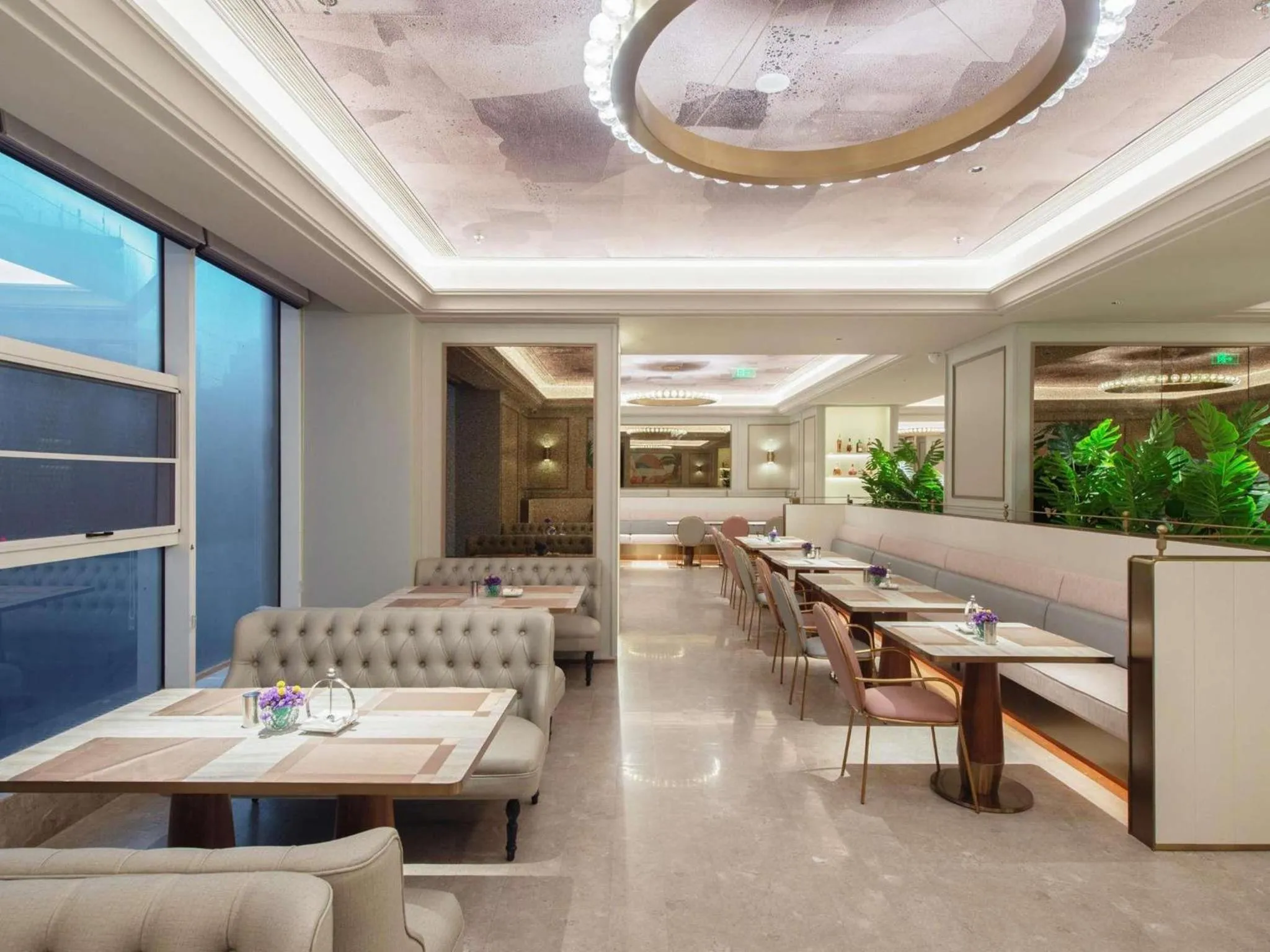 Restaurant/places to eat in Mercure Haikou City Center