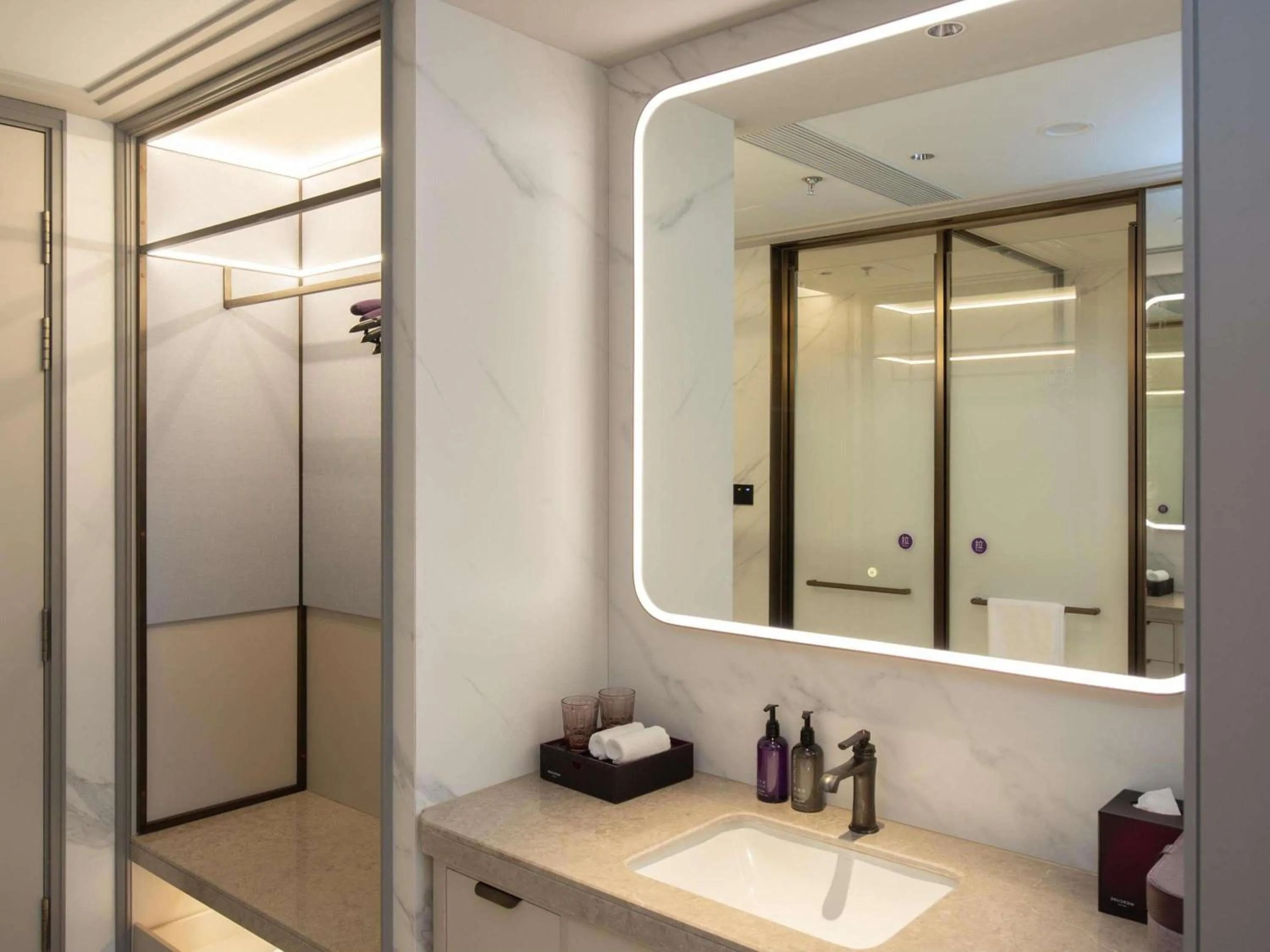 Bedroom in Mercure Haikou City Center