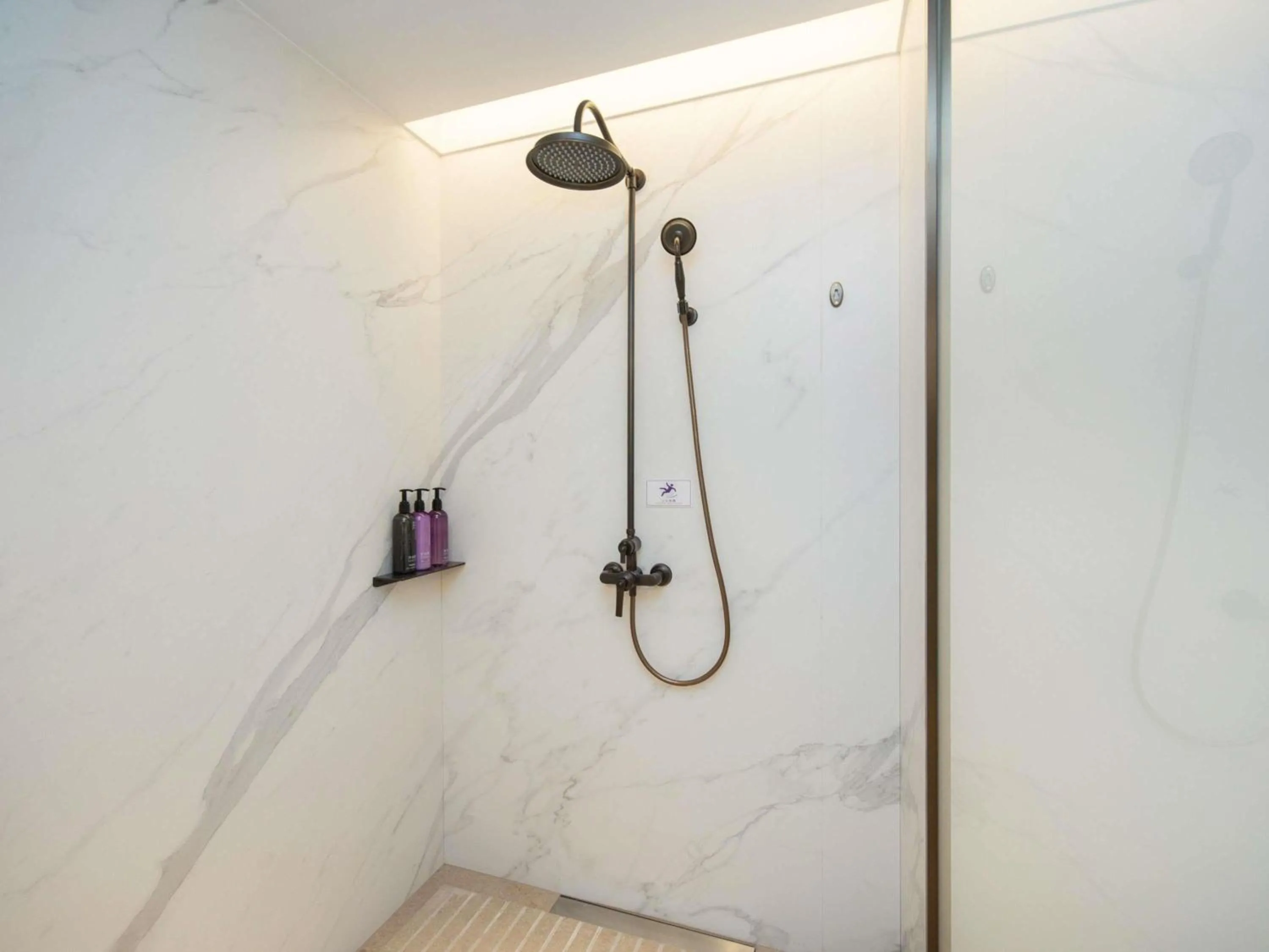 Bedroom in Mercure Haikou City Center