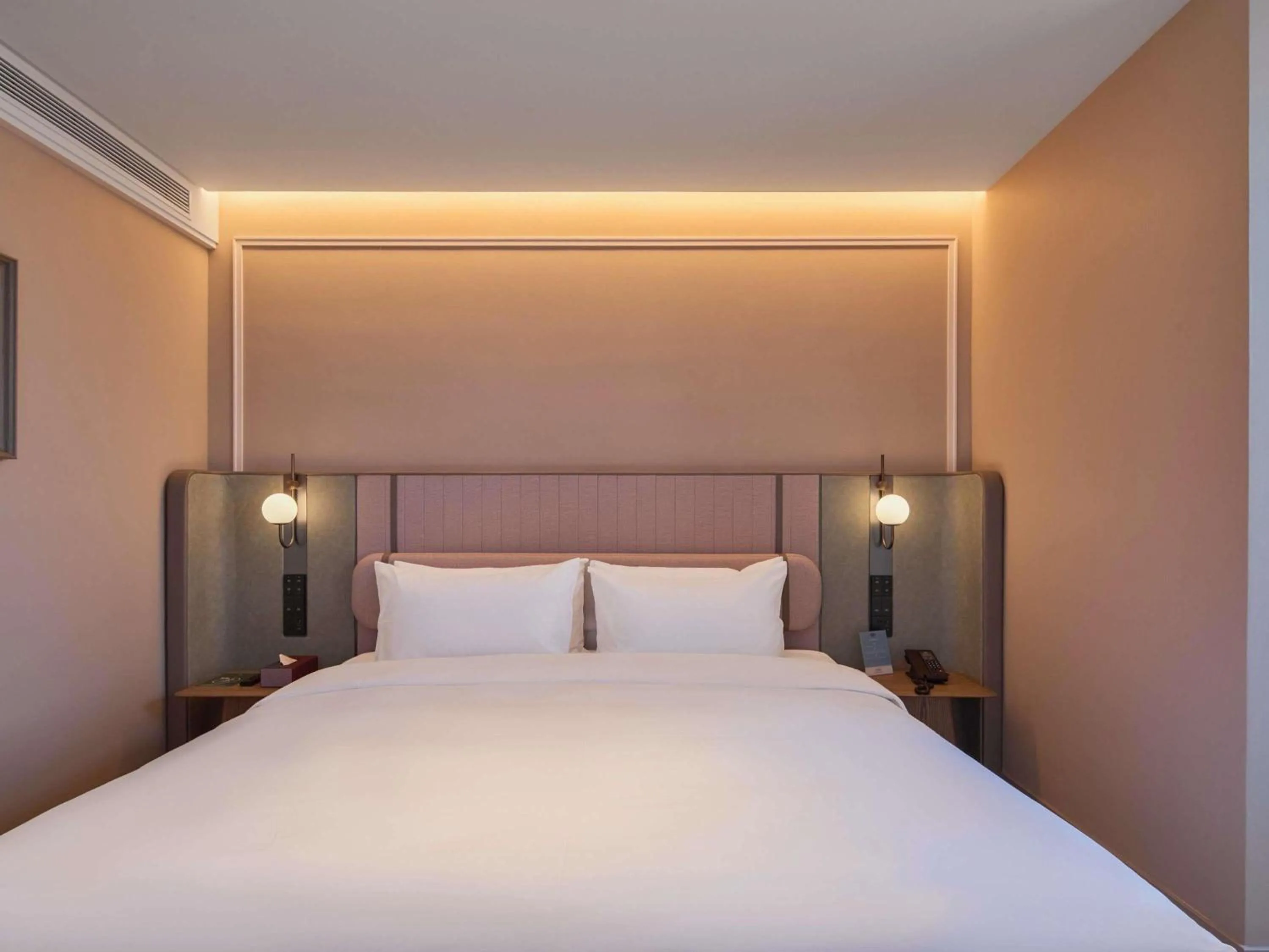 Bedroom, Bed in Mercure Hangzhou West Lake Fengqi Road